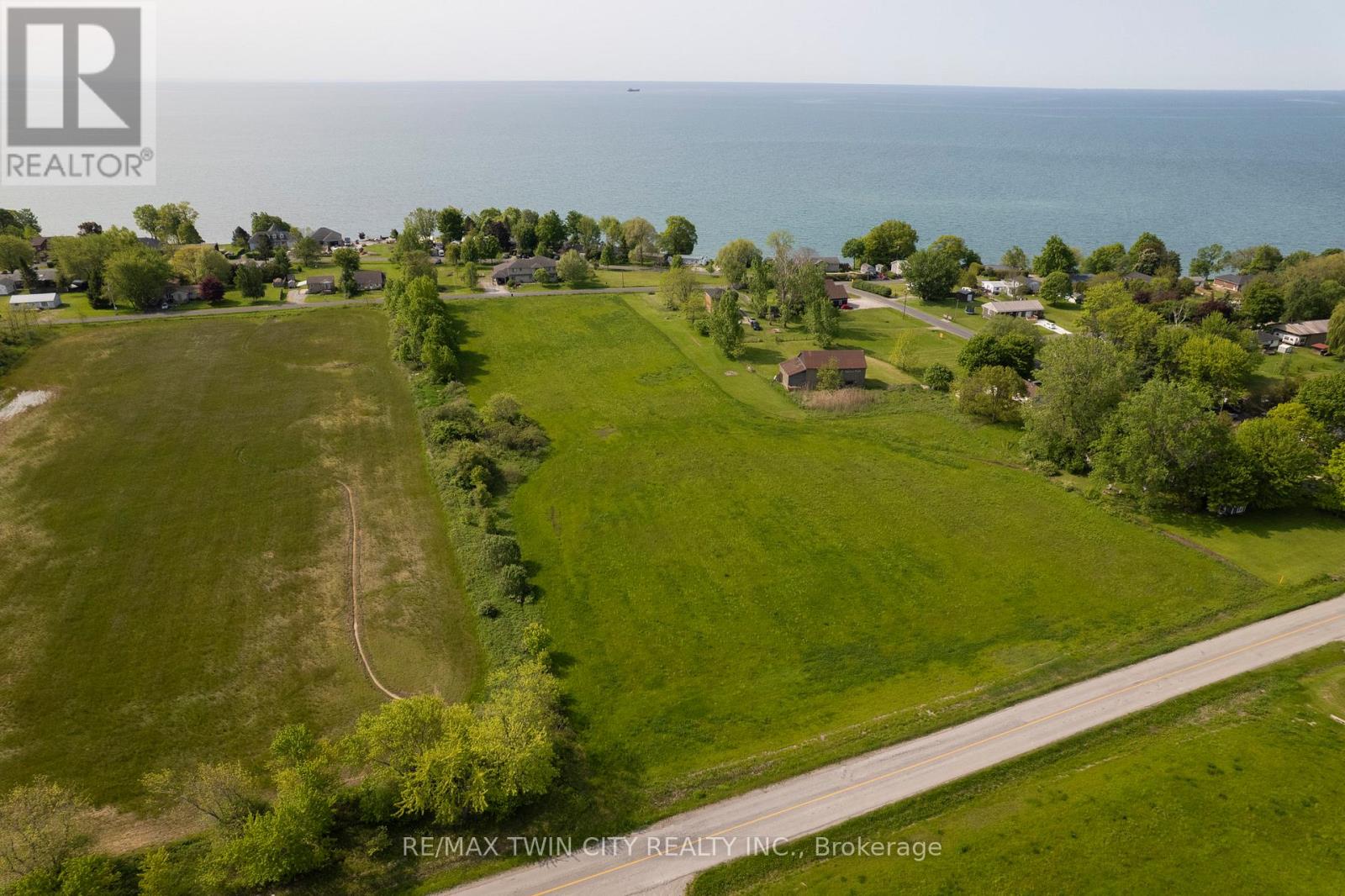 29 Old Lakeshore Road, Norfolk (Port Dover), Ontario  N0A 1N3 - Photo 2 - X12406679