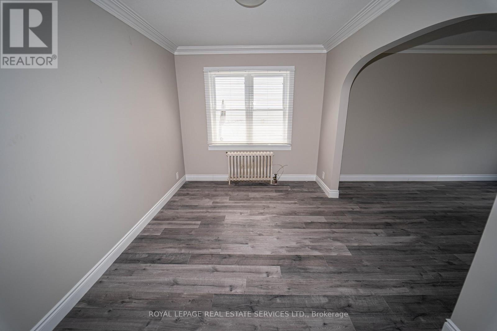 8 Bruce Street, St. Catharines, Ontario  L2R 5S6 - Photo 4 - X12406695