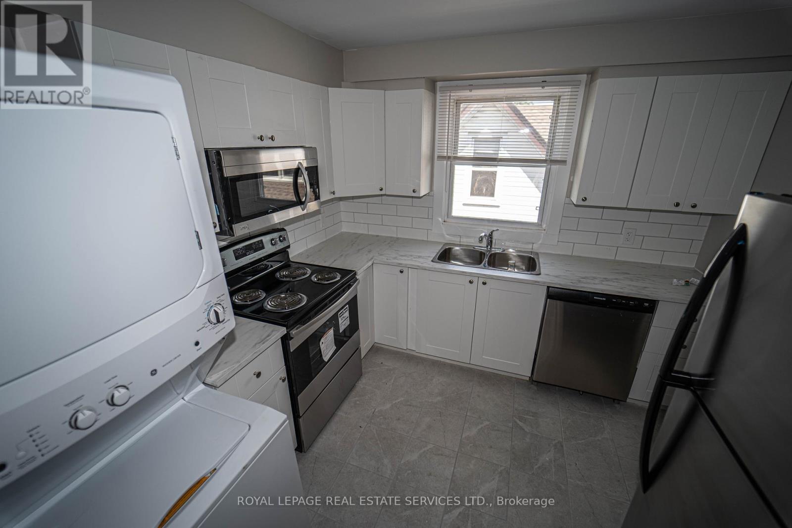 8 Bruce Street, St. Catharines, Ontario  L2R 5S6 - Photo 5 - X12406695