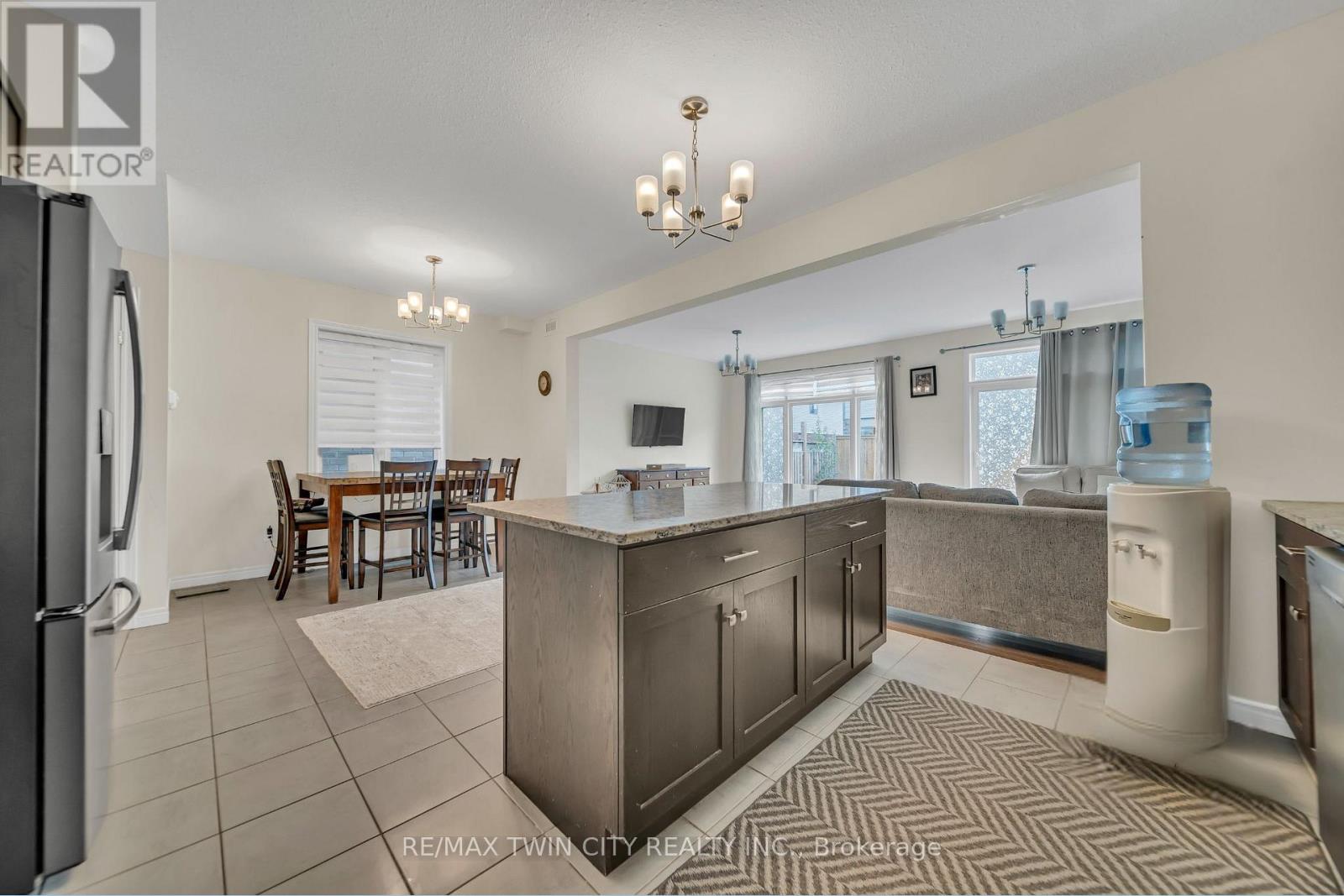 190 Eden Oak Trail, Kitchener, Ontario  N2H 0H6 - Photo 10 - X12406706