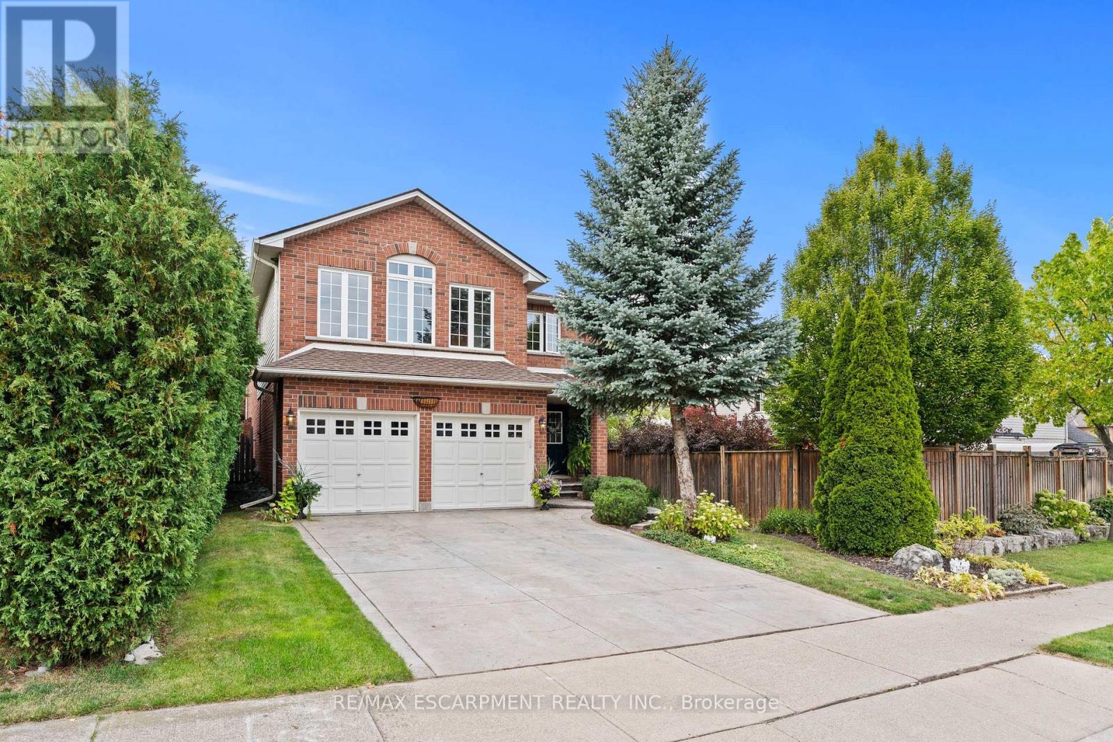 251 HAWKSWOOD TRAIL, Hamilton, Ontario