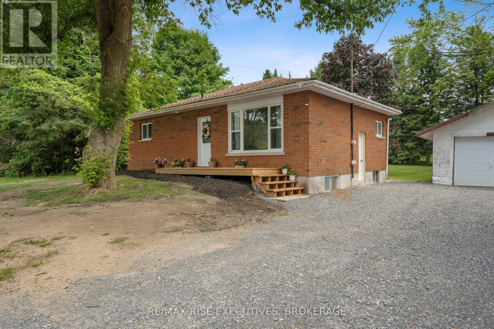 5212 Wilmer Road, South Frontenac, Ontario  K0H 2L0 - Photo 2 - X12406872