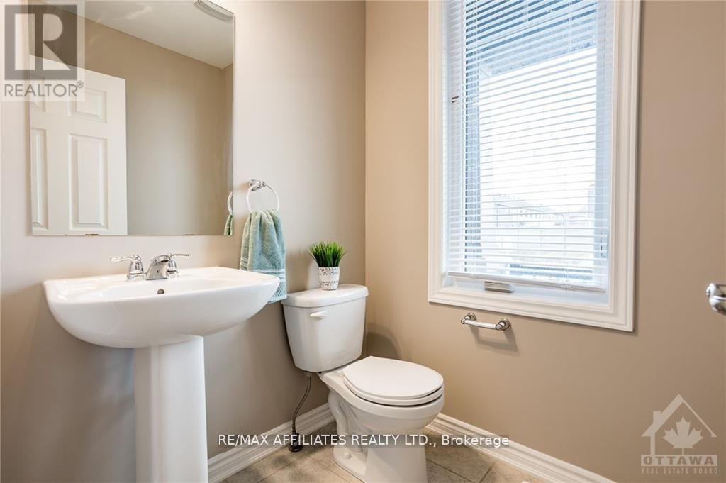 226 Cranesbill Road, Ottawa, Ontario  K2S 1B9 - Photo 3 - X12406884