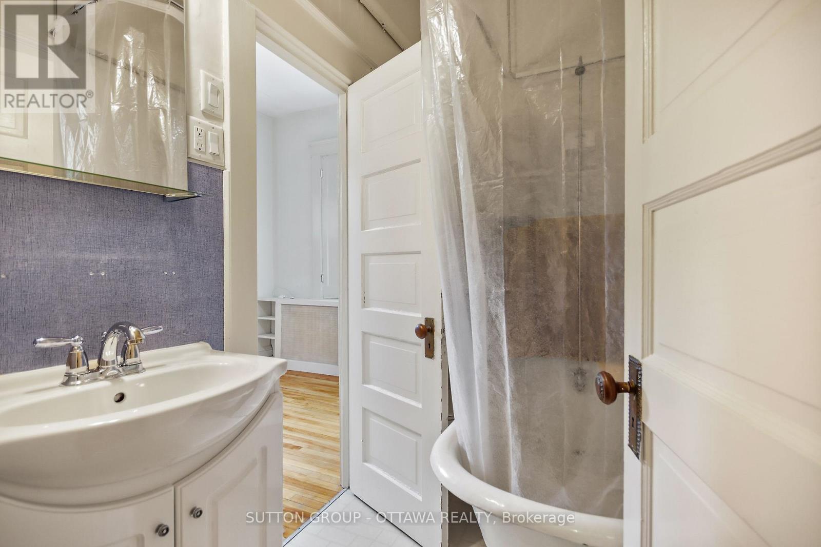 124 Fourth Avenue, Ottawa, Ontario  K1S 2L4 - Photo 12 - X12406973