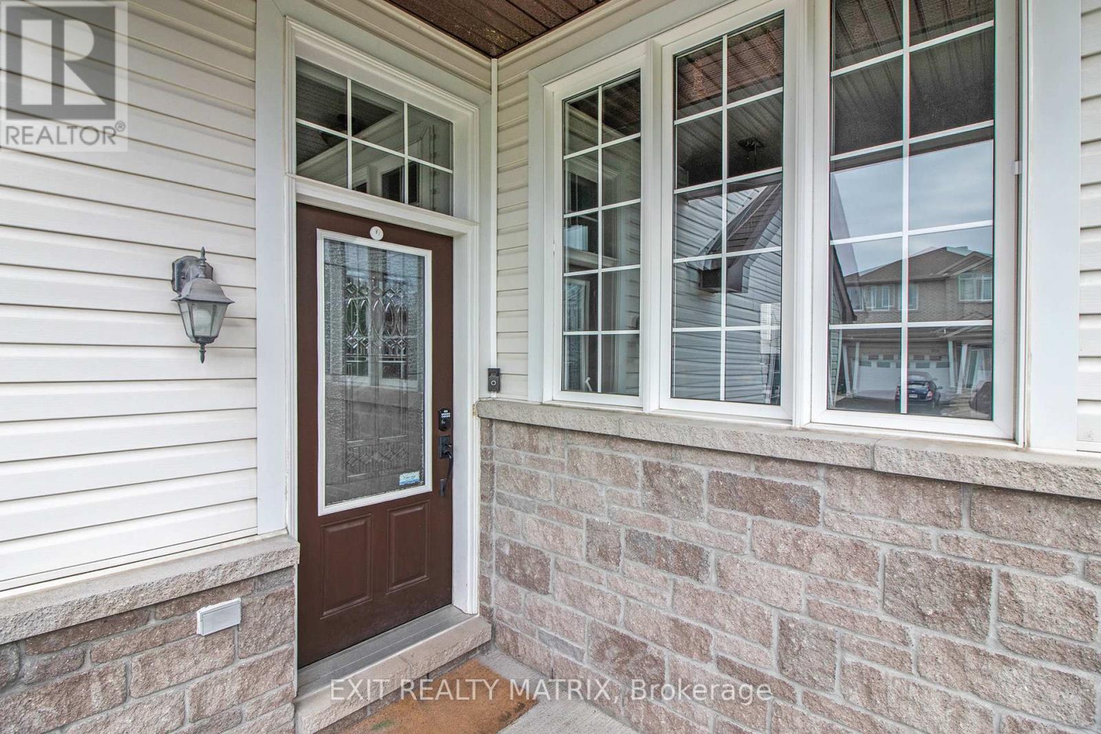 221 Hillpark High Street, Ottawa, Ontario  K1W 0B5 - Photo 3 - X12406996