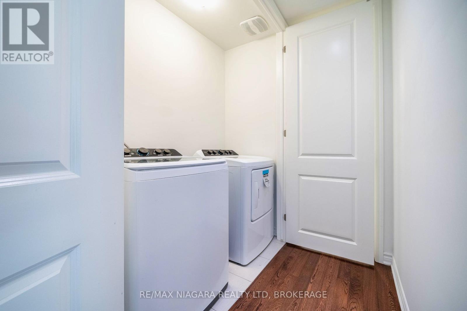 1369 Kobzar Drive, Oakville, Ontario  L6M 5P2 - Photo 21 - W12406980