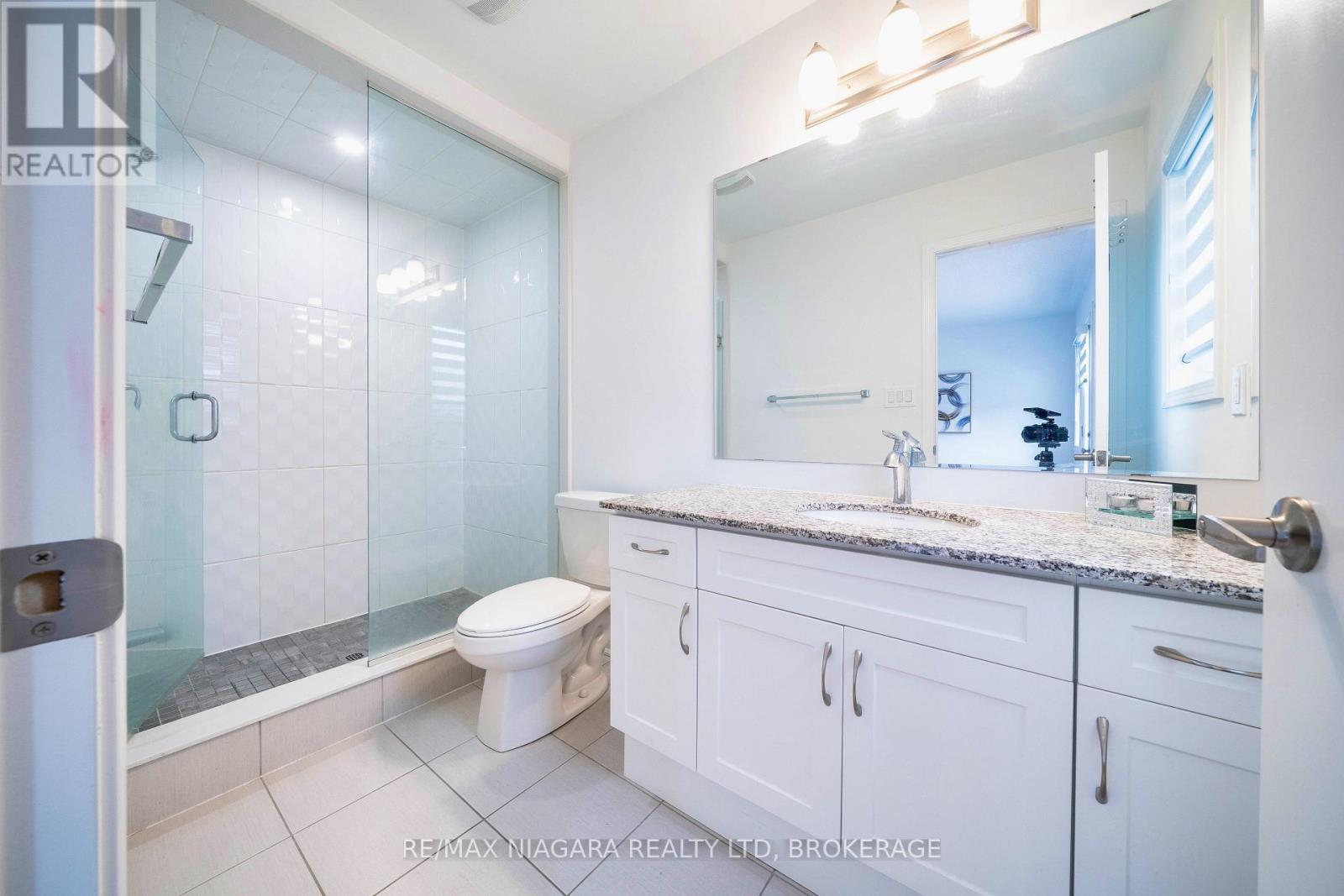 1369 Kobzar Drive, Oakville, Ontario  L6M 5P2 - Photo 41 - W12406980