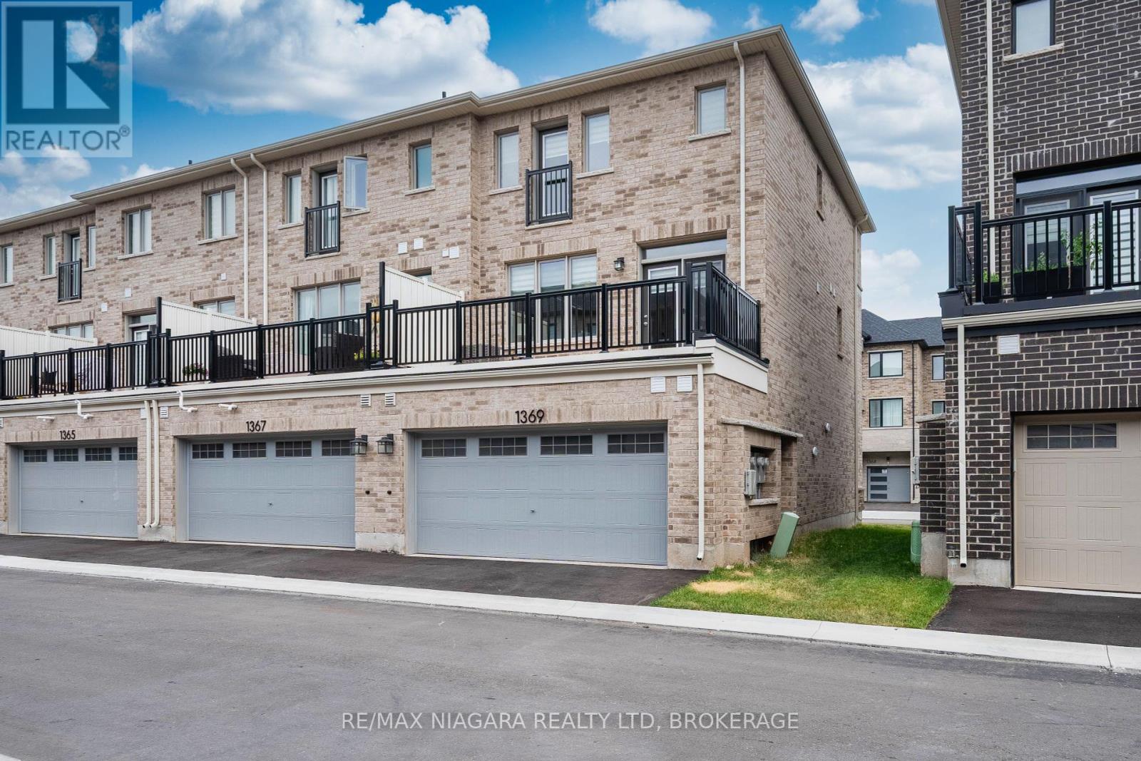 1369 Kobzar Drive, Oakville, Ontario  L6M 5P2 - Photo 48 - W12406980