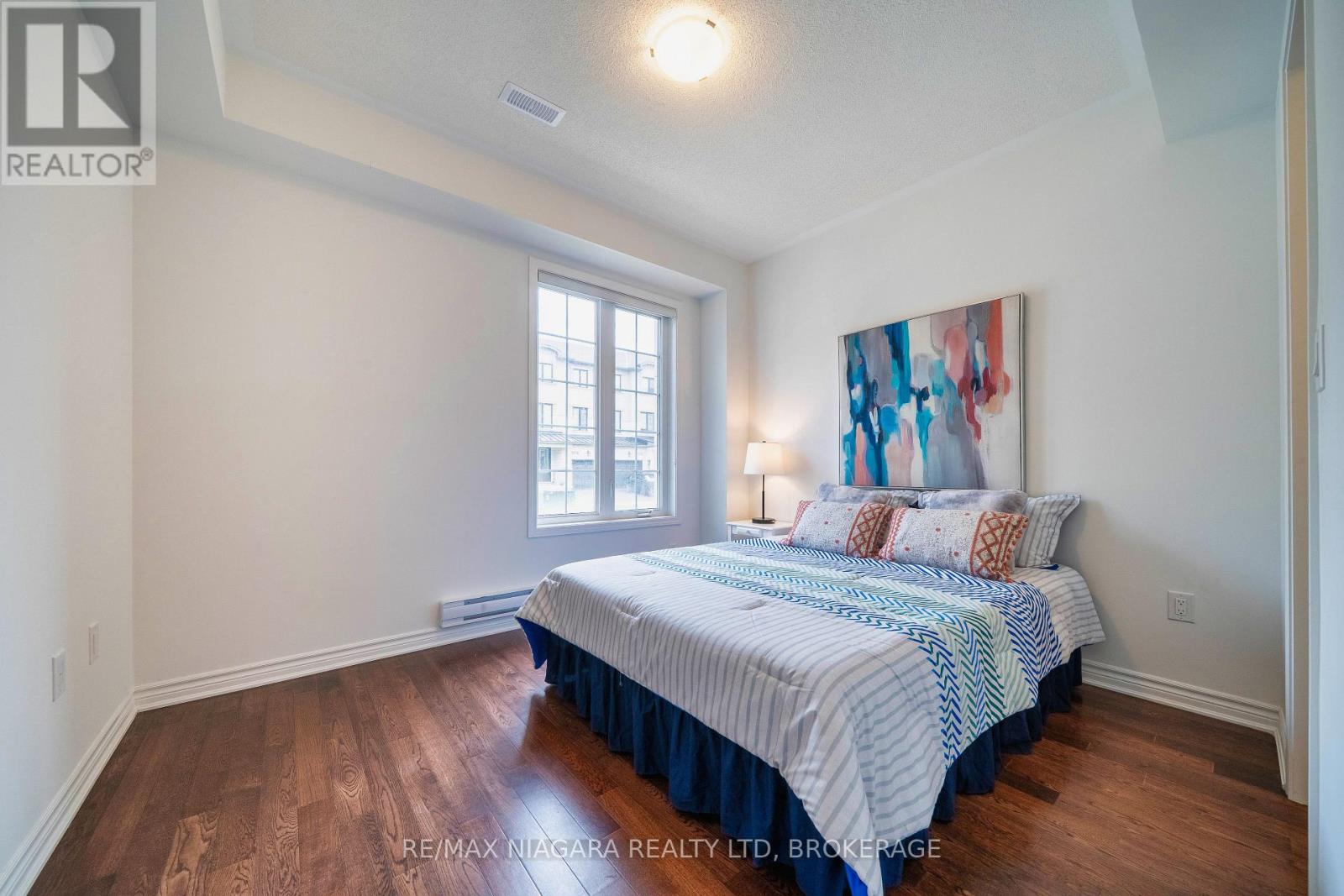 1369 Kobzar Drive, Oakville, Ontario  L6M 5P2 - Photo 7 - W12406980