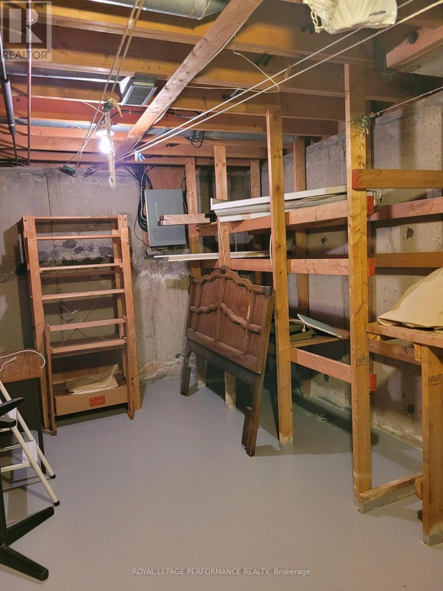 903j Elmsmere Road, Ottawa, Ontario  K1J 8G4 - Photo 36 - X12373086