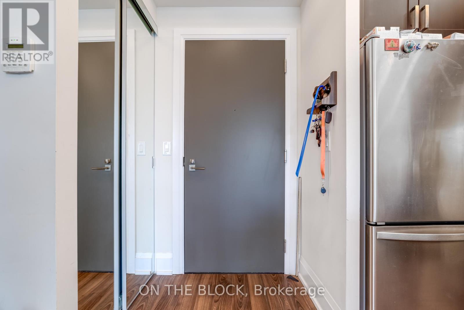 420 - 1 Old Mill Drive, Toronto, Ontario  M6S 0A1 - Photo 4 - W12397313