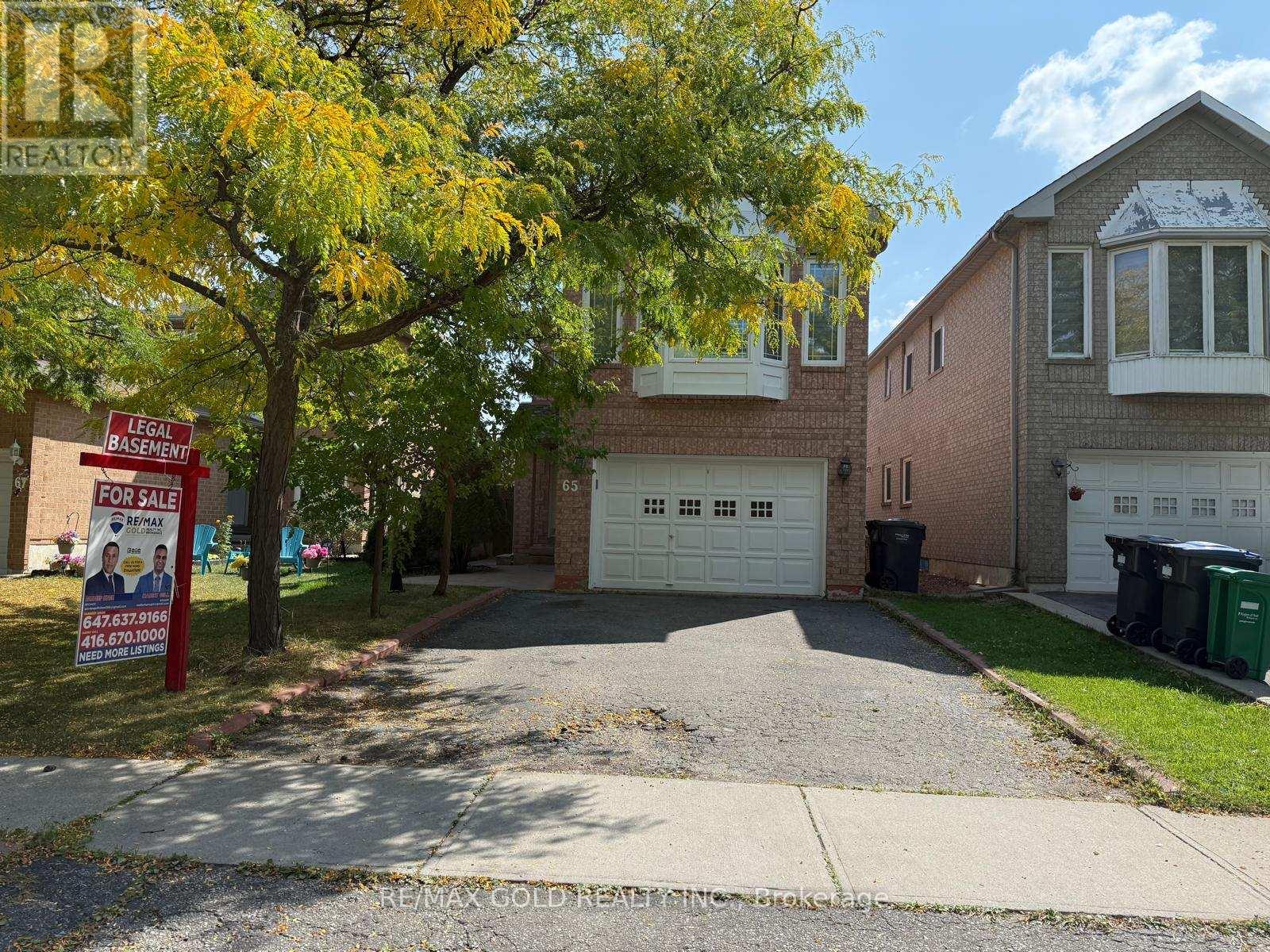 65 Cedarwood Crescent S, Brampton, Ontario  L6X 4J9 - Photo 2 - W12401112