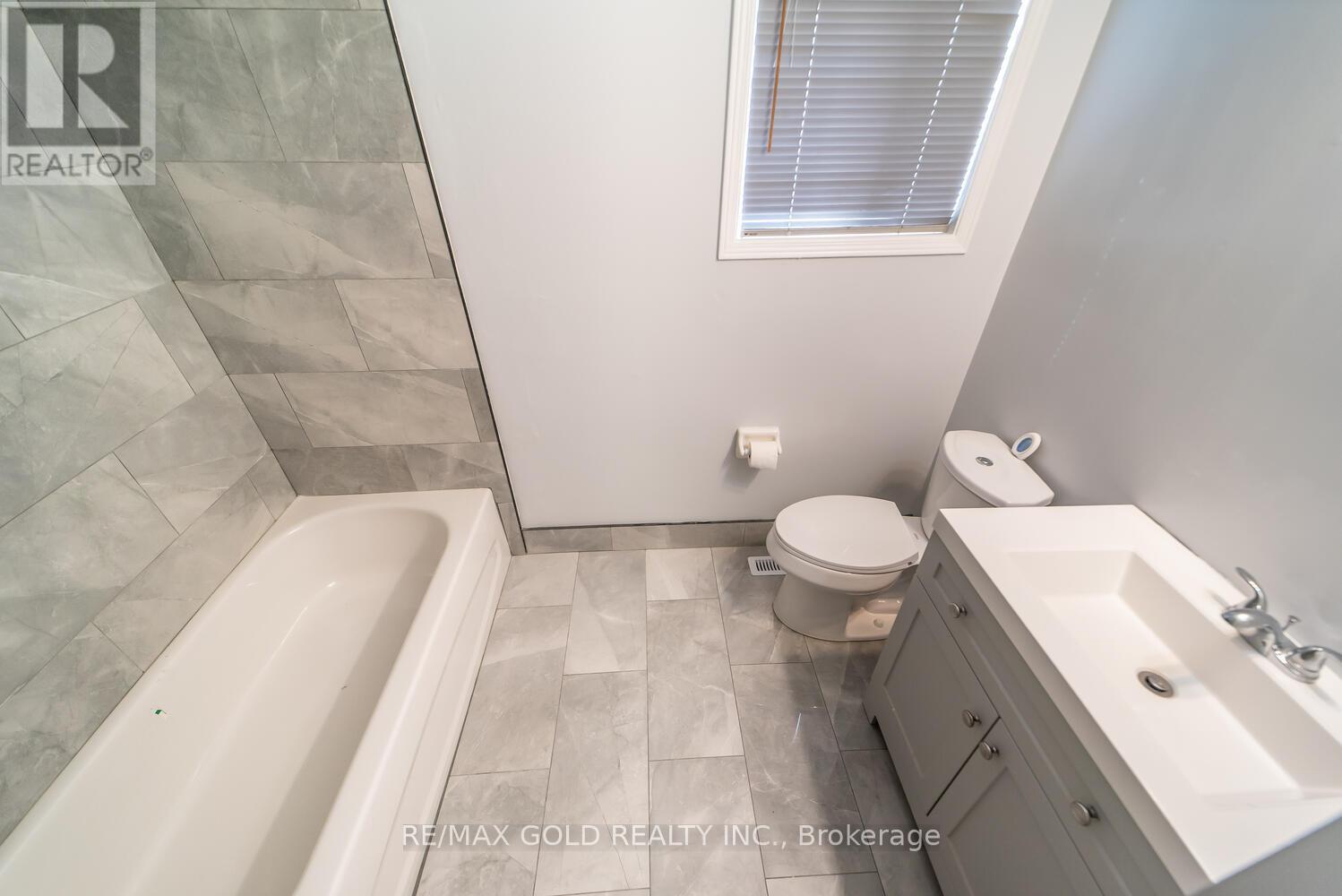 65 Cedarwood Crescent S, Brampton, Ontario  L6X 4J9 - Photo 22 - W12401112