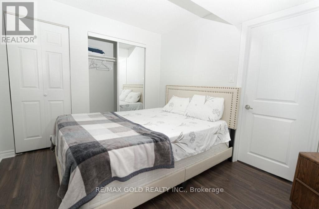 65 Cedarwood Crescent S, Brampton, Ontario  L6X 4J9 - Photo 24 - W12401112