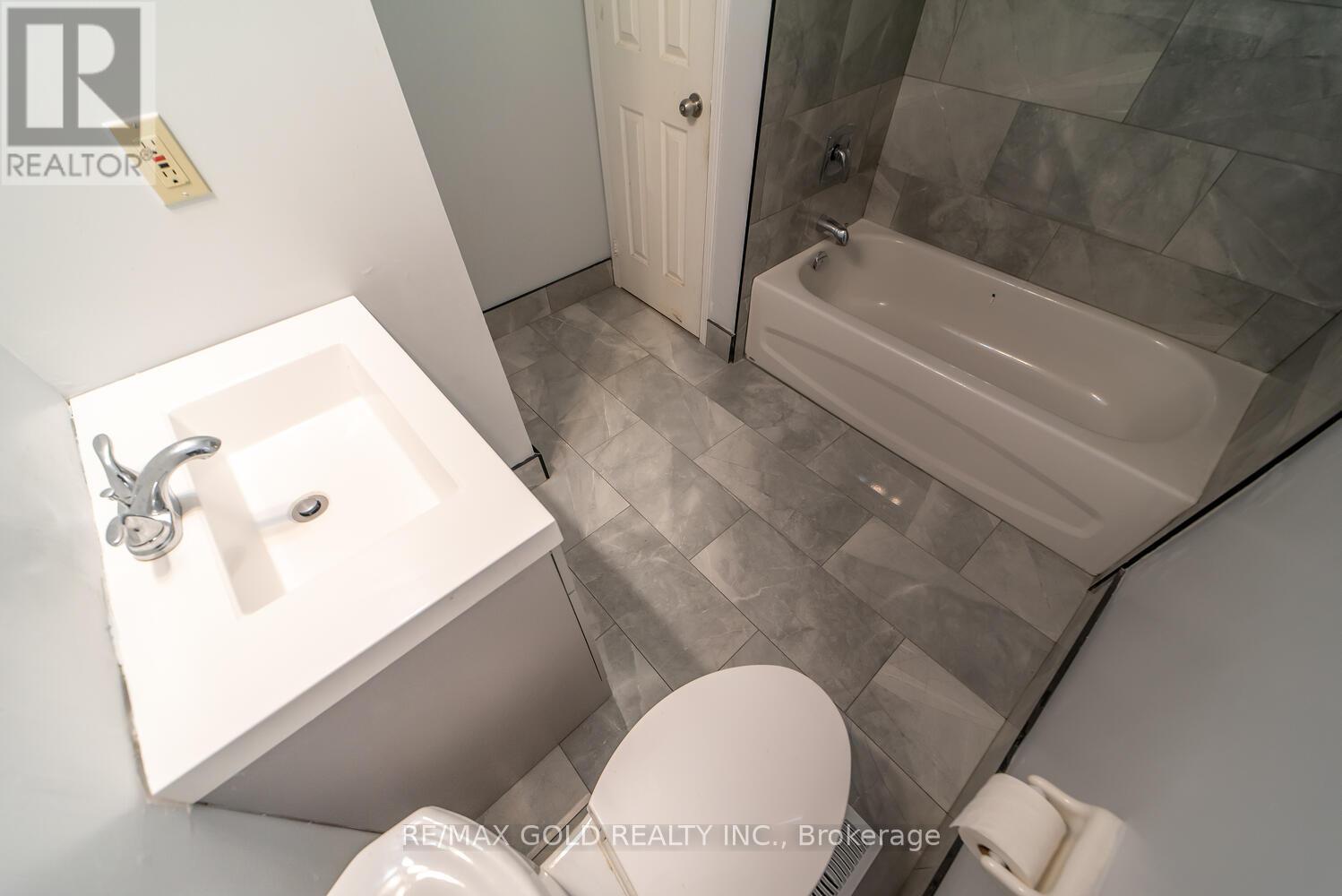 65 Cedarwood Crescent S, Brampton, Ontario  L6X 4J9 - Photo 23 - W12401112