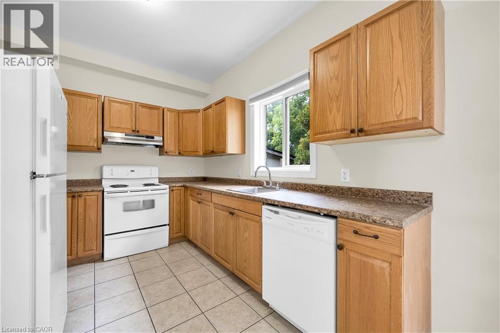 27a Walnut Street, St. Catharines, Ontario  L2T 1H6 - Photo 9 - 40735344