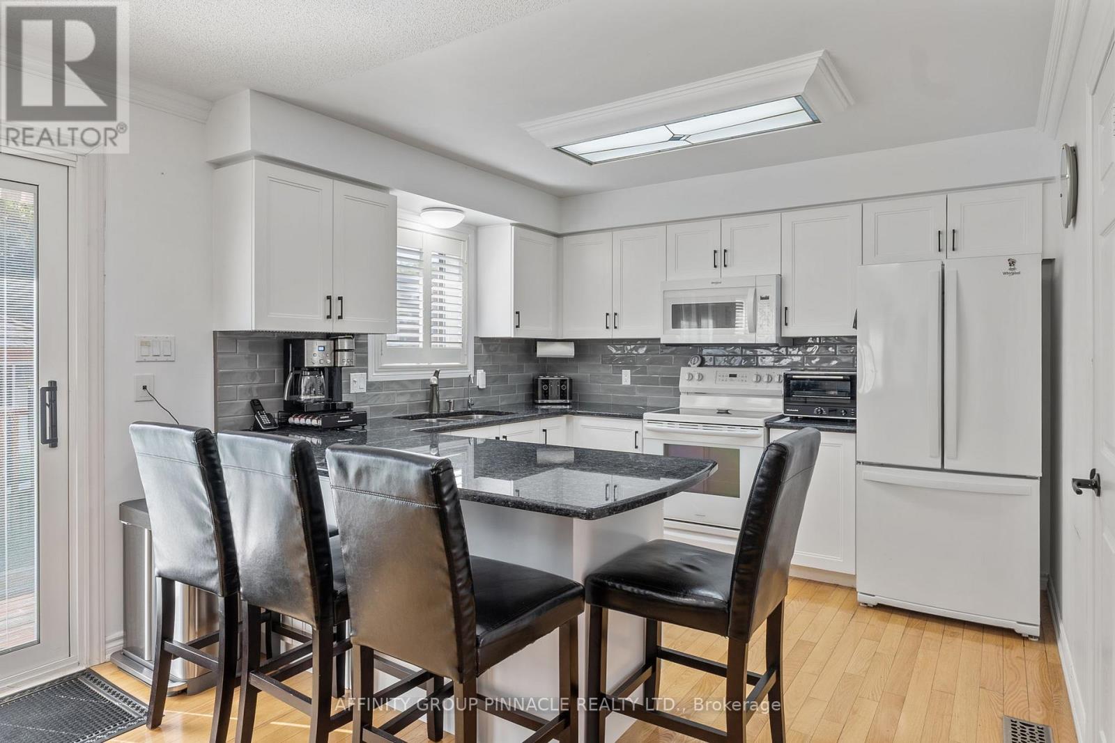 17 Wood Court, Kawartha Lakes, Ontario  K9V 6J4 - Photo 11 - X12407027