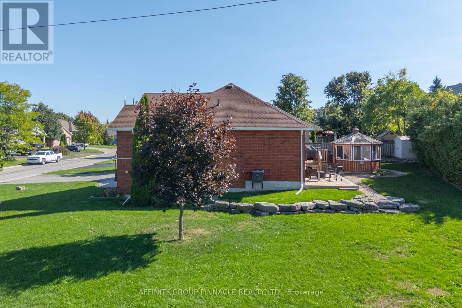 17 Wood Court, Kawartha Lakes, Ontario  K9V 6J4 - Photo 3 - X12407027