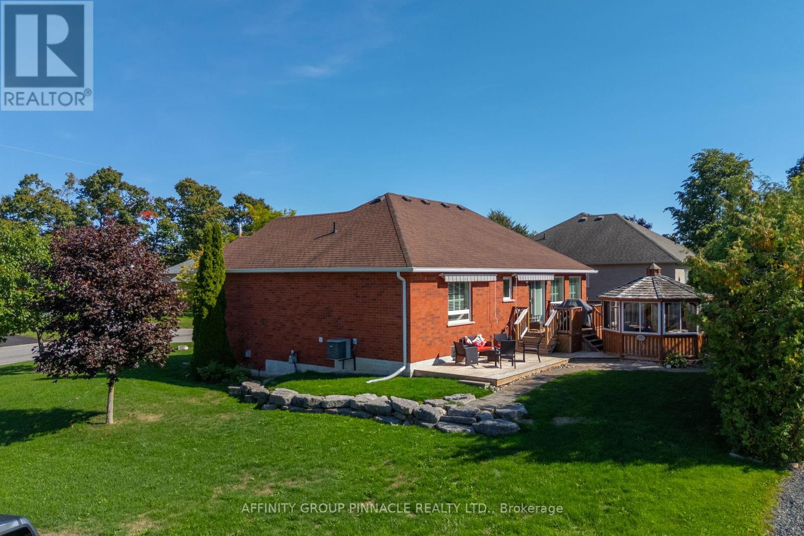 17 Wood Court, Kawartha Lakes, Ontario  K9V 6J4 - Photo 4 - X12407027