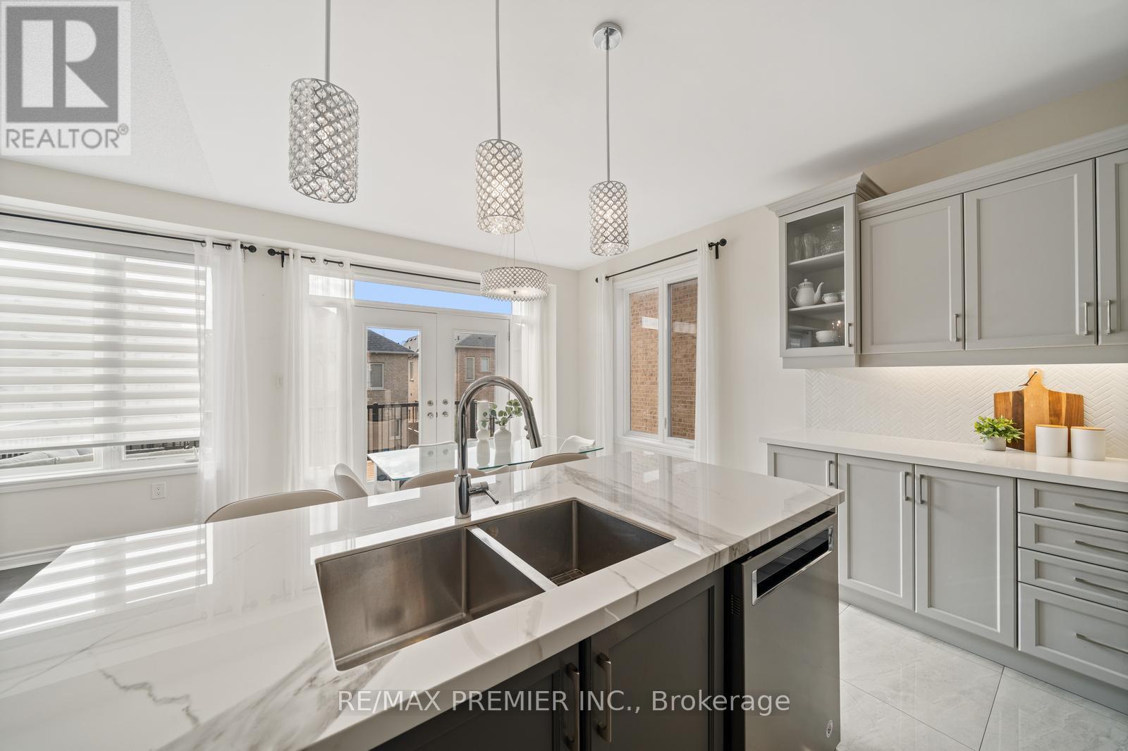 30 Bannockburn Drive, Vaughan, Ontario  L4H 4P8 - Photo 14 - N12406833