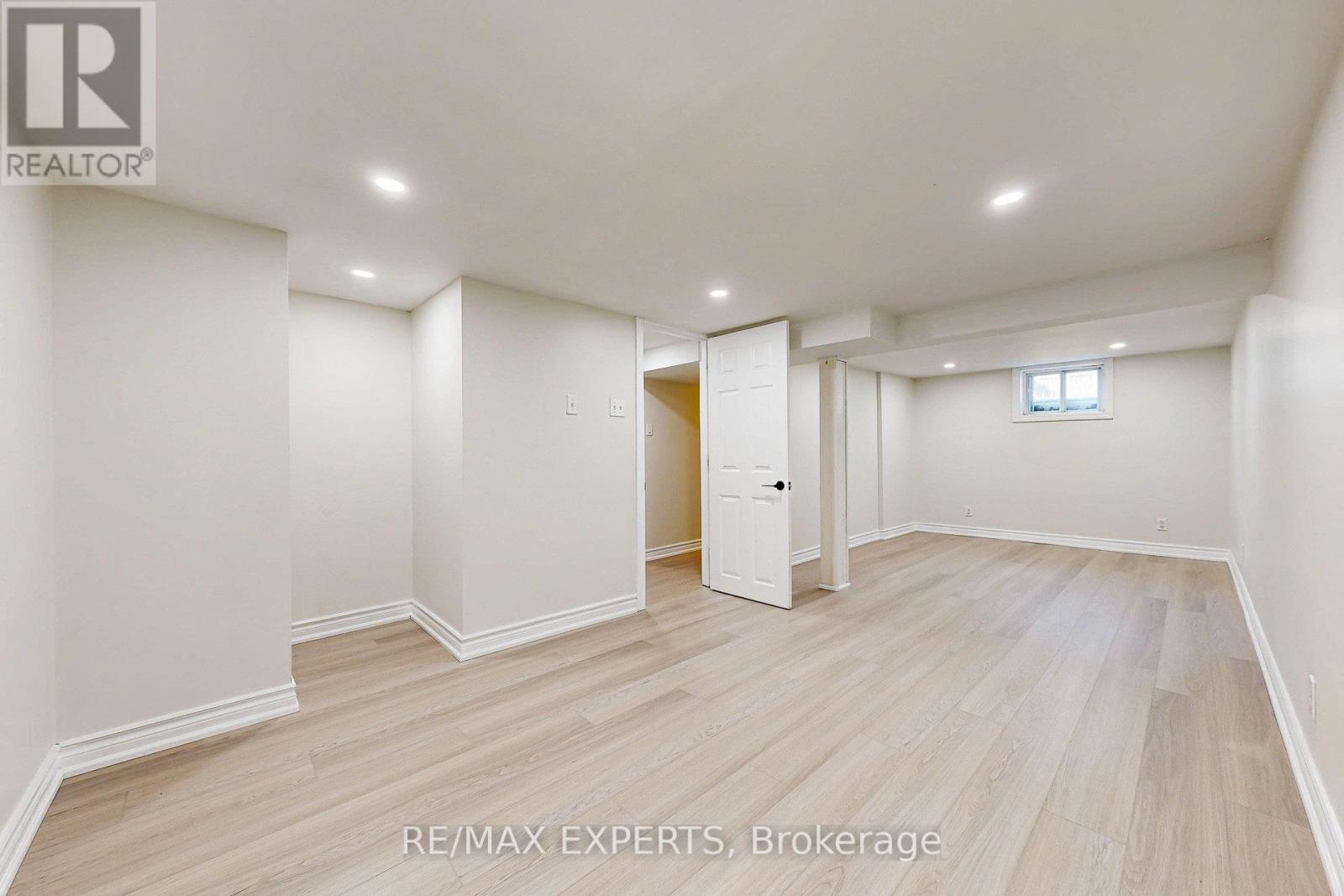 261 Helmer Avenue, Newmarket, Ontario  L3Y 4L8 - Photo 15 - N12406837