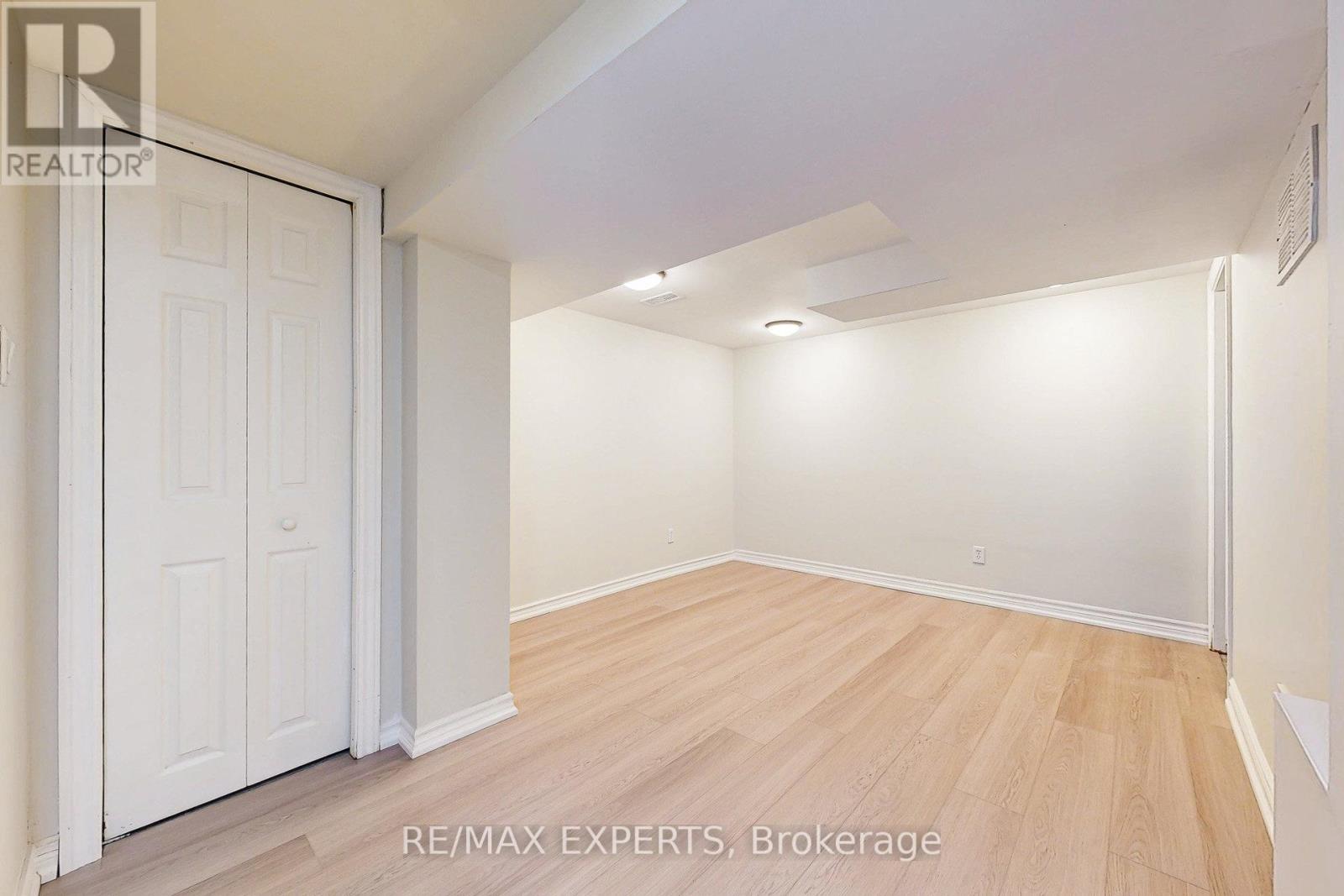 261 Helmer Avenue, Newmarket, Ontario  L3Y 4L8 - Photo 16 - N12406837