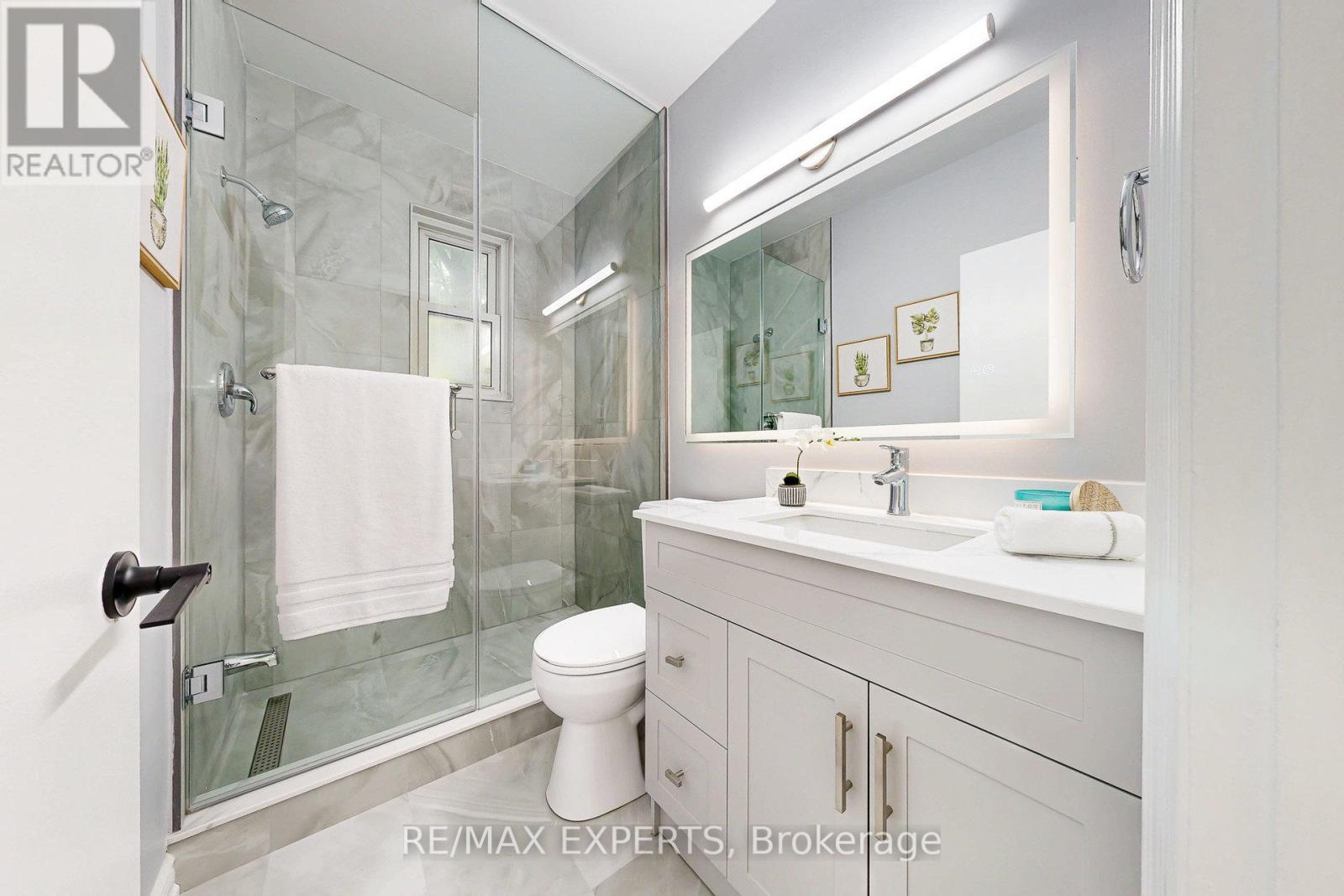 261 Helmer Avenue, Newmarket, Ontario  L3Y 4L8 - Photo 18 - N12406837