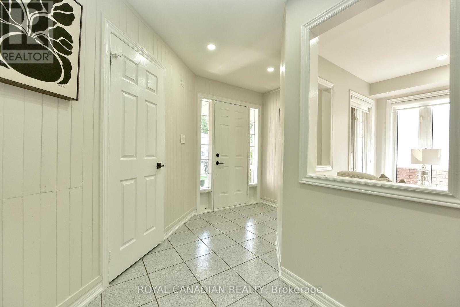 60 Crimson Ridge Road, Barrie, Ontario  L4N 0G7 - Photo 6 - S12406780