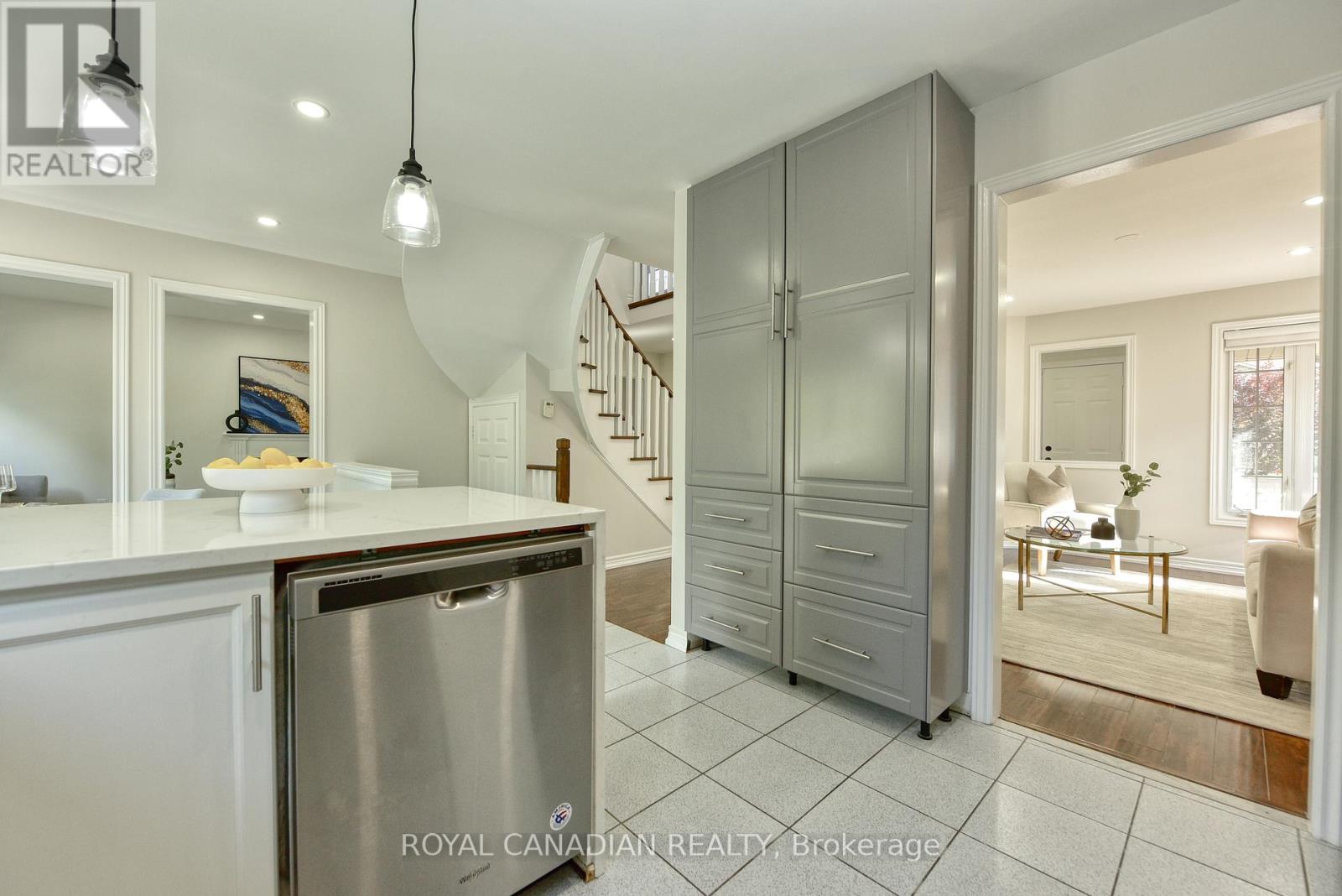60 Crimson Ridge Road, Barrie, Ontario  L4N 0G7 - Photo 9 - S12406780