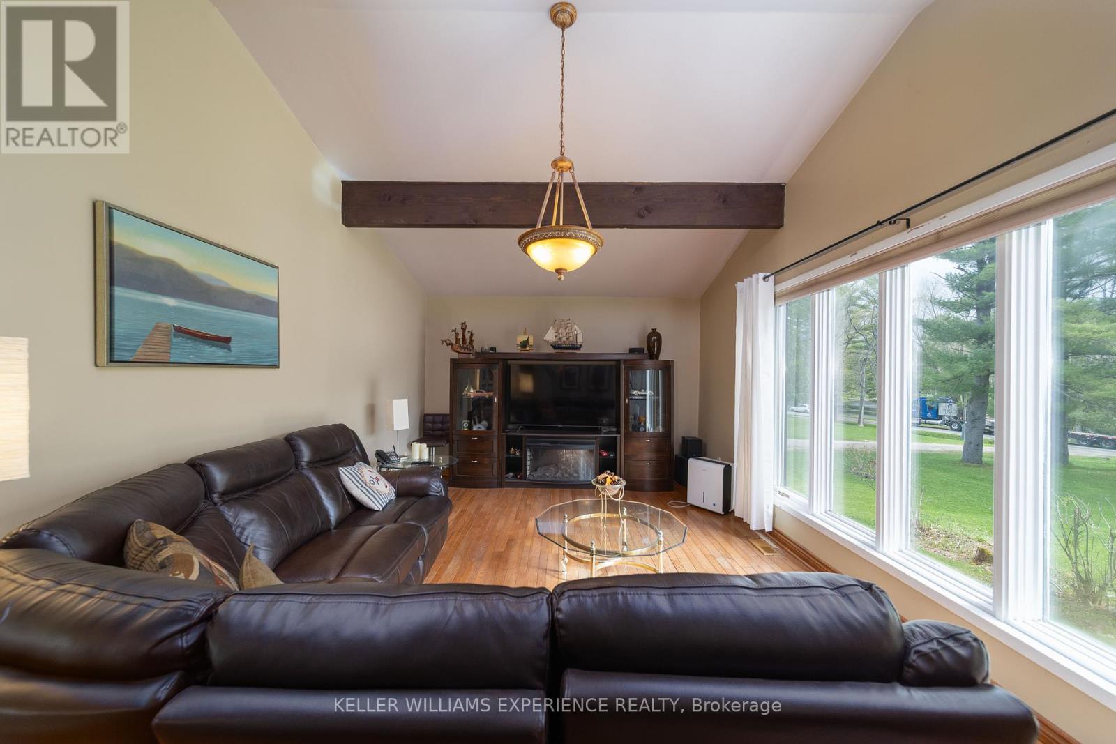 1936 Peninsula Point Road, Severn, Ontario  P0E 1N0 - Photo 11 - S12406851
