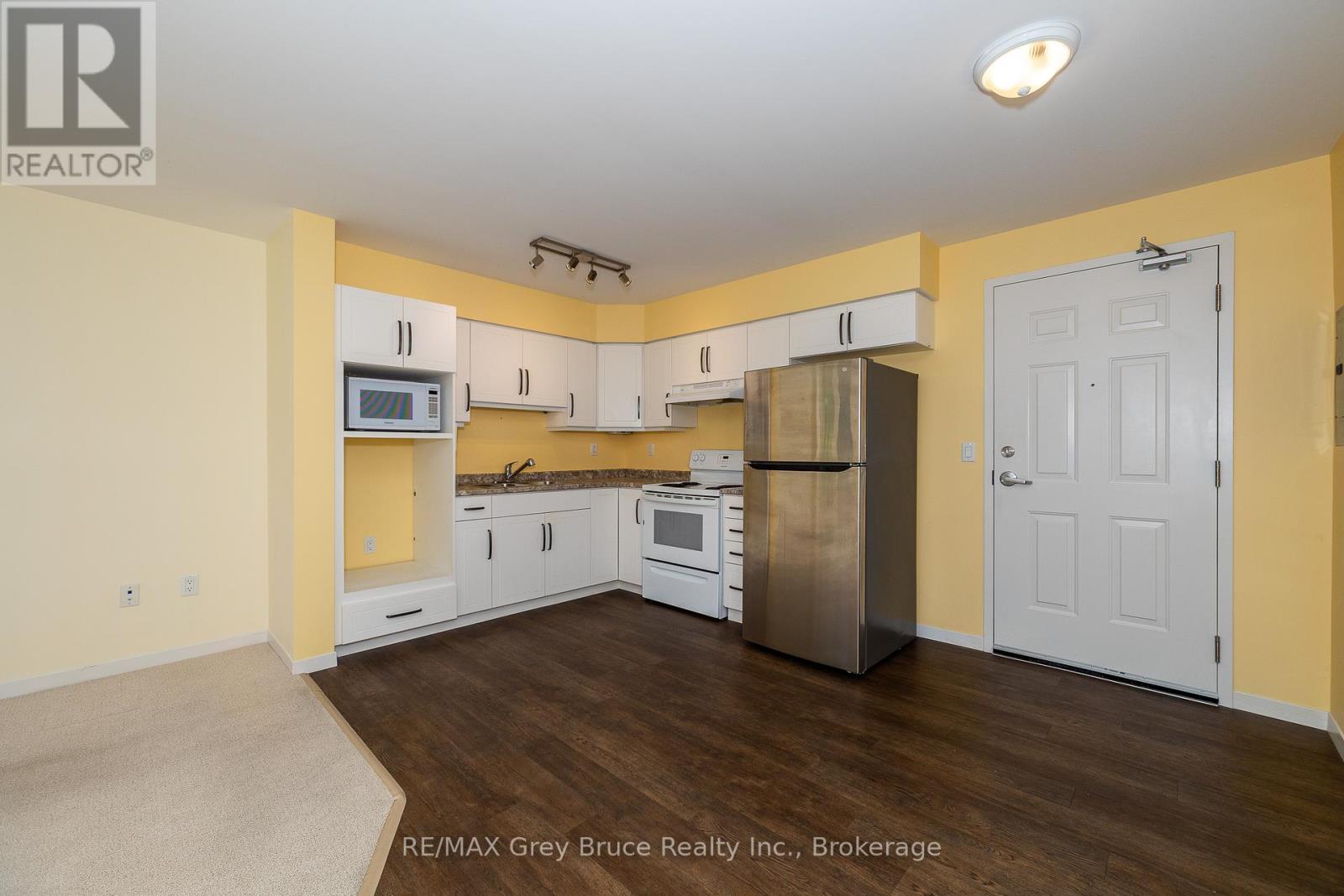 105 - 850 Alpha Street, Owen Sound, Ontario  N4K 5W8 - Photo 5 - X12407021