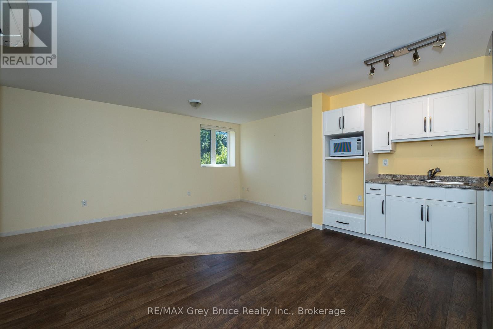 105 - 850 Alpha Street, Owen Sound, Ontario  N4K 5W8 - Photo 8 - X12407021