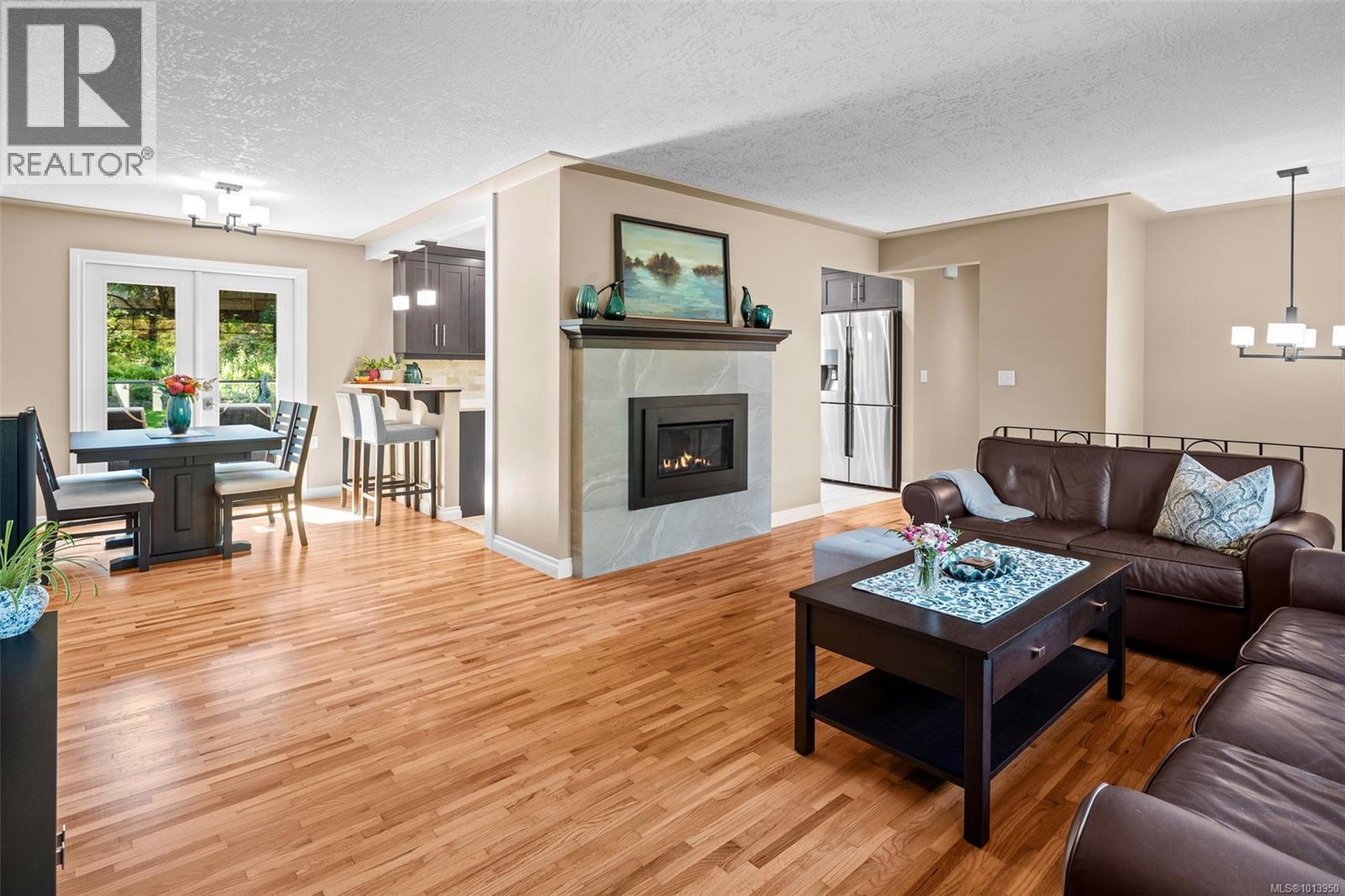 Property at 583 Langholme Dr image 5