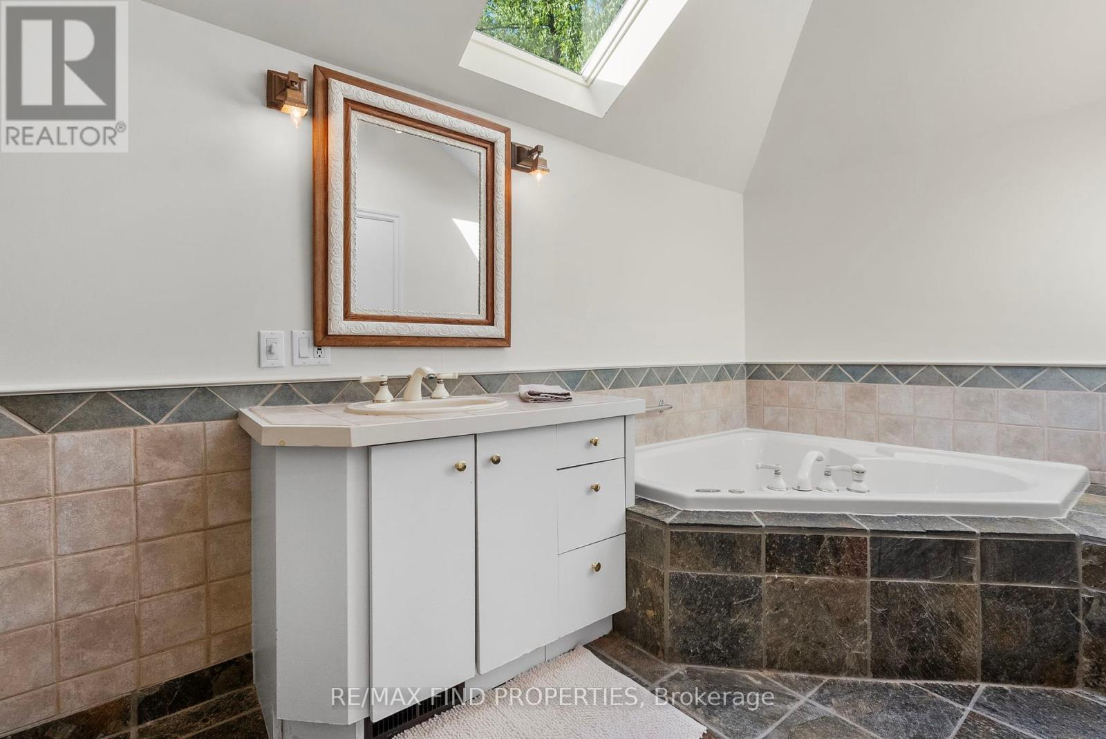 56 Edenvale Crescent, Toronto, Ontario  M9A 4A6 - Photo 45 - W12406792