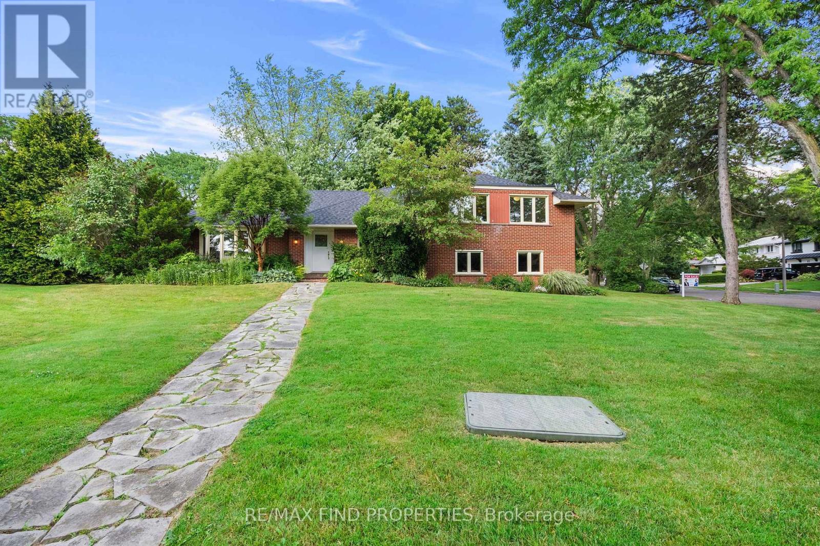 56 Edenvale Crescent, Toronto, Ontario  M9A 4A6 - Photo 6 - W12406792