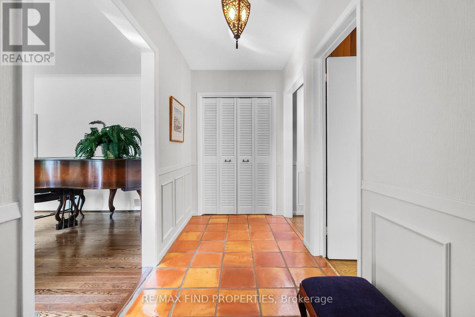 56 Edenvale Crescent, Toronto, Ontario  M9A 4A6 - Photo 9 - W12406792