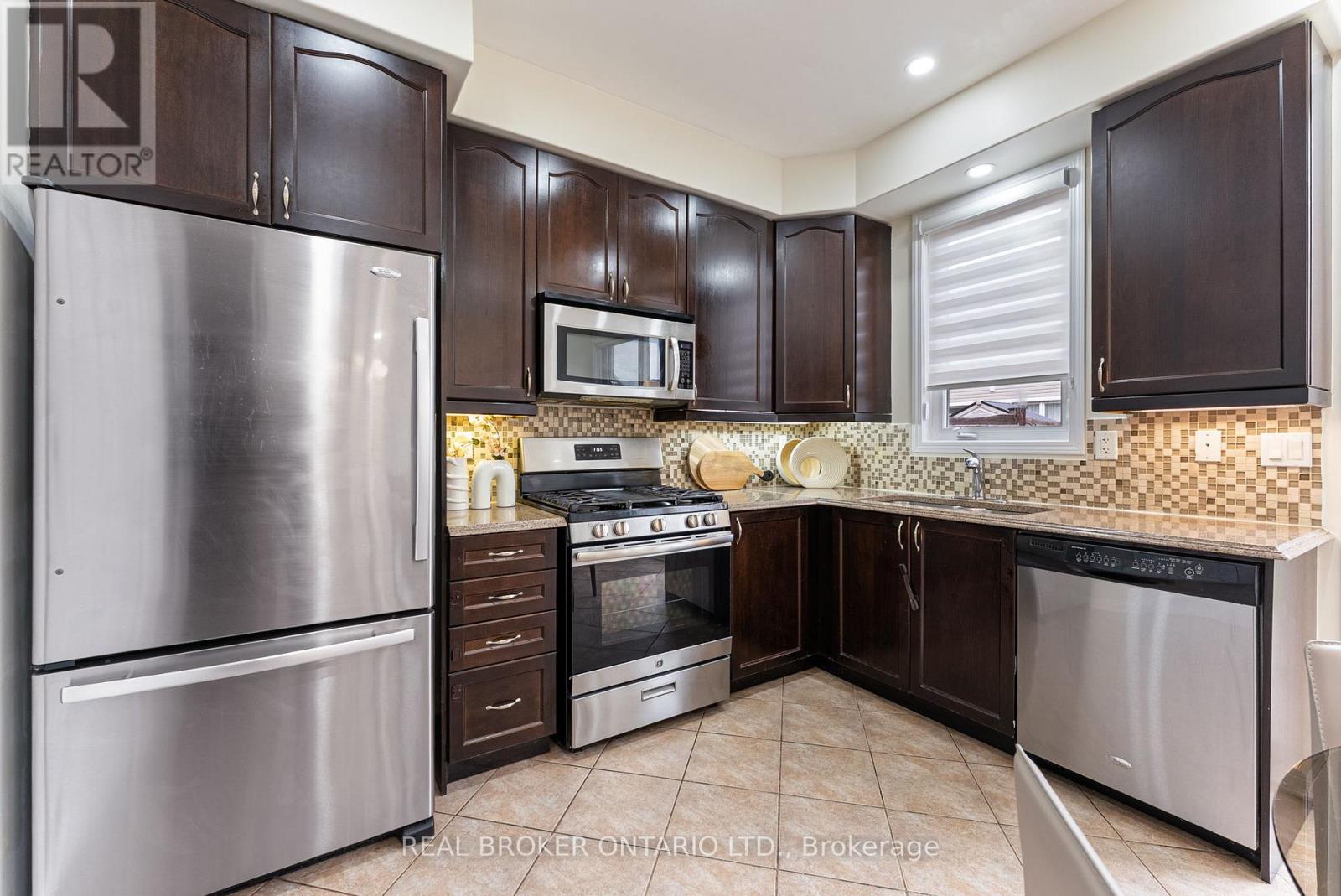 993 Whewell Trail, Milton, Ontario  L9T 8C7 - Photo 14 - W12406802