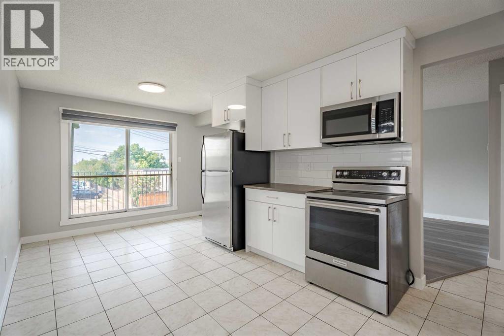 424 Sabrina Road Sw, Calgary, Alberta  T2W 1P9 - Photo 5 - A2250685