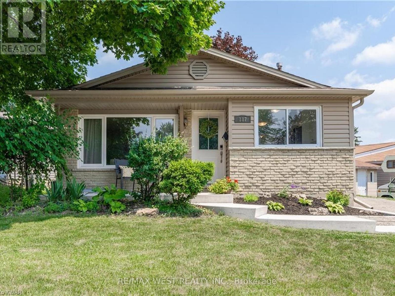 187 BROKEN OAK CRESCENT, Kitchener, Ontario