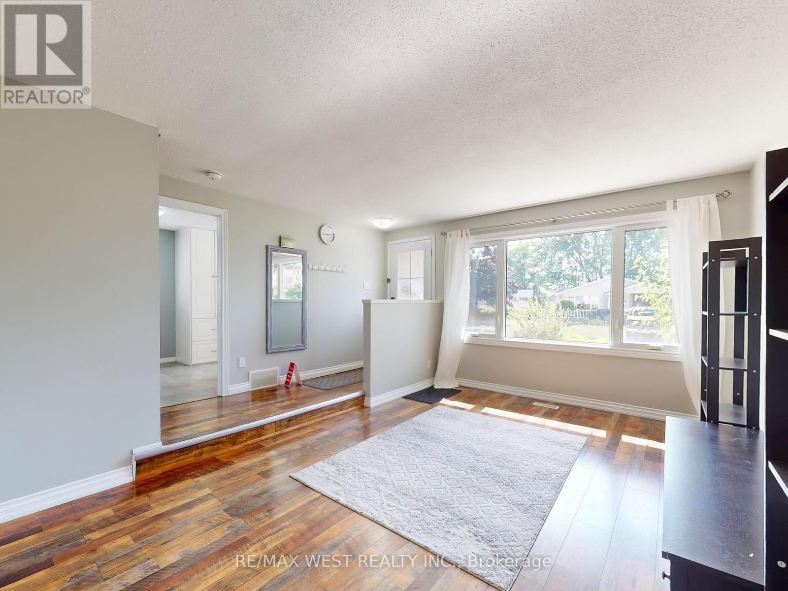 187 Broken Oak Crescent, Kitchener, Ontario  N2N 1N8 - Photo 6 - X12406785
