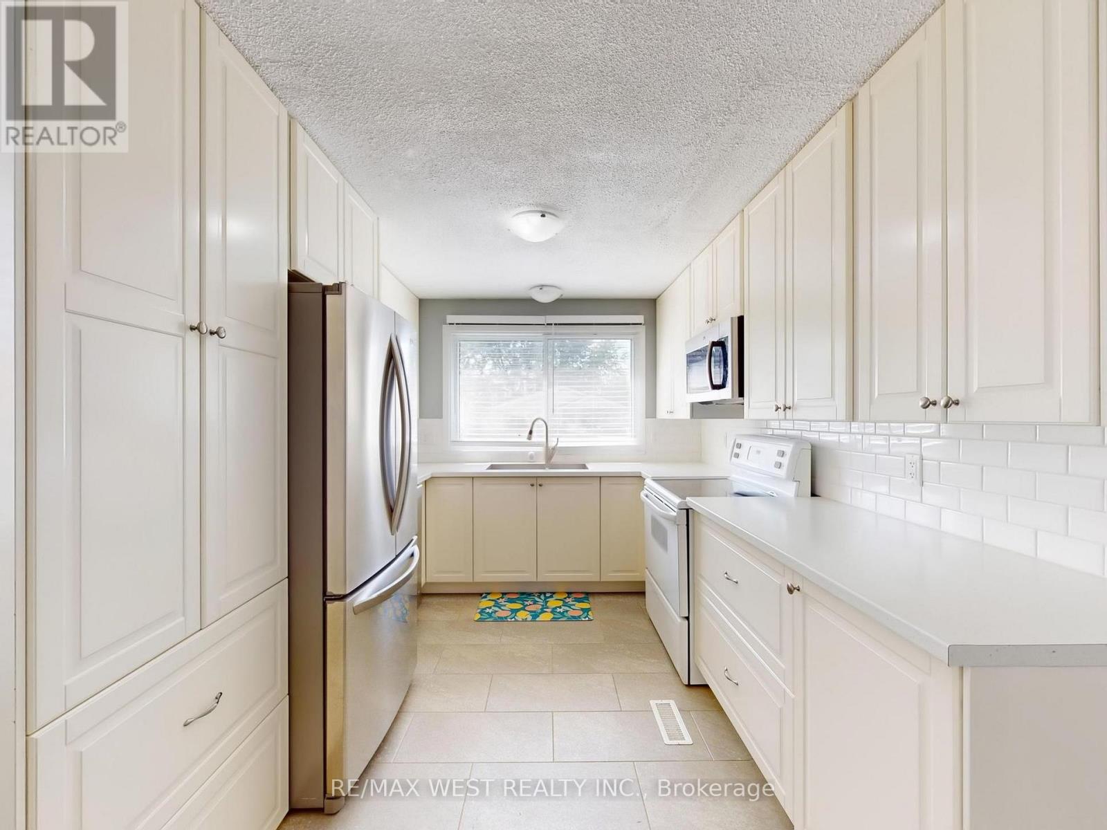 187 Broken Oak Crescent, Kitchener, Ontario  N2N 1N8 - Photo 9 - X12406785
