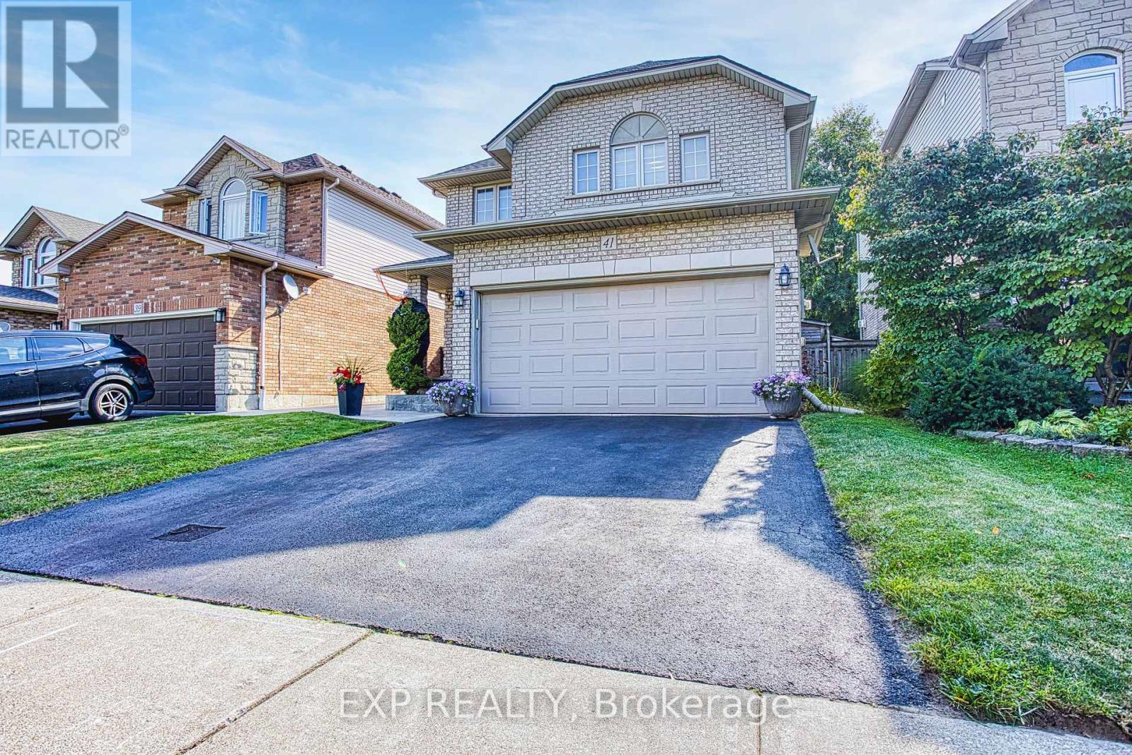 41 Aspen Drive, Grimsby, Ontario  L3M 5M1 - Photo 2 - X12406791
