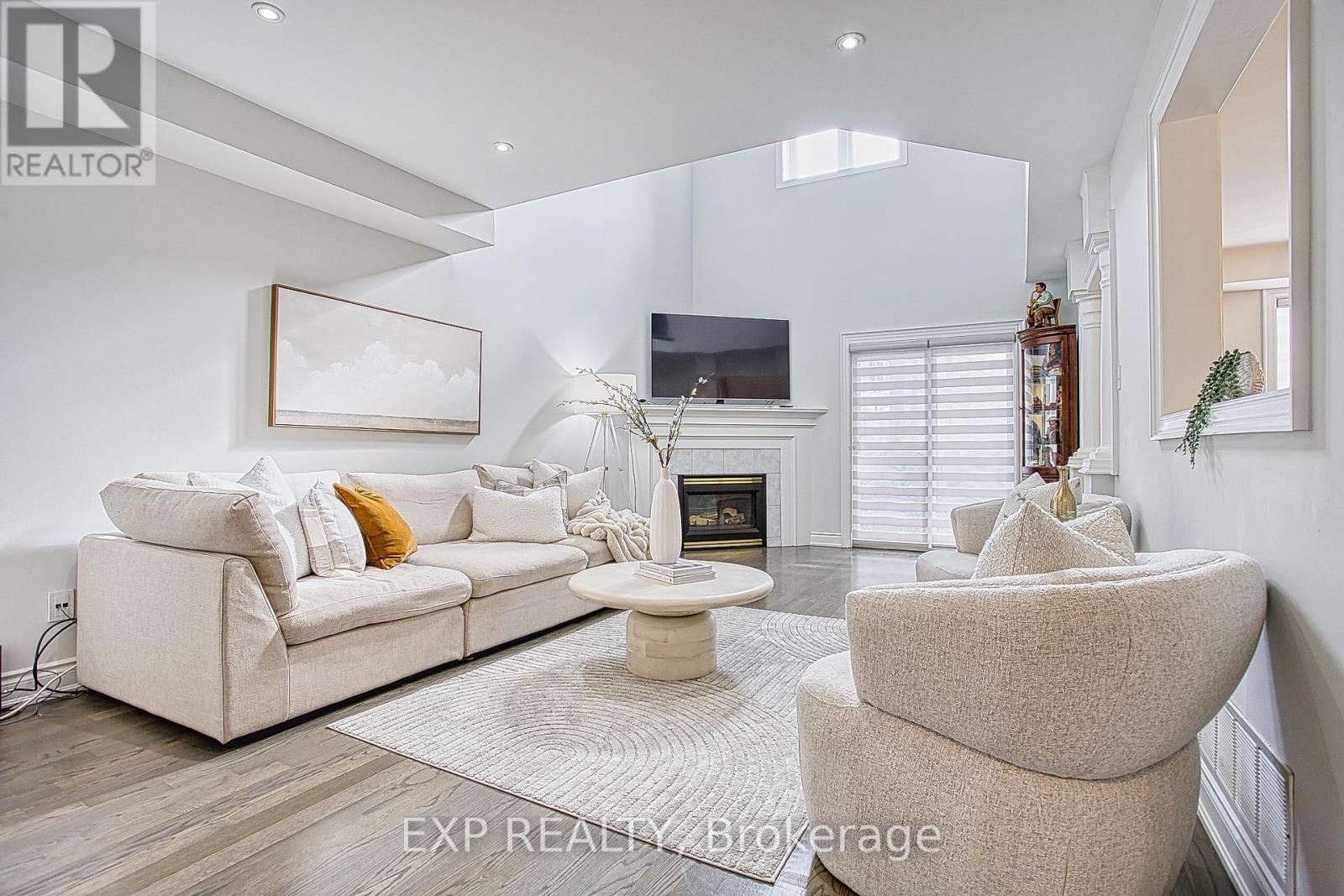 41 Aspen Drive, Grimsby, Ontario  L3M 5M1 - Photo 5 - X12406791