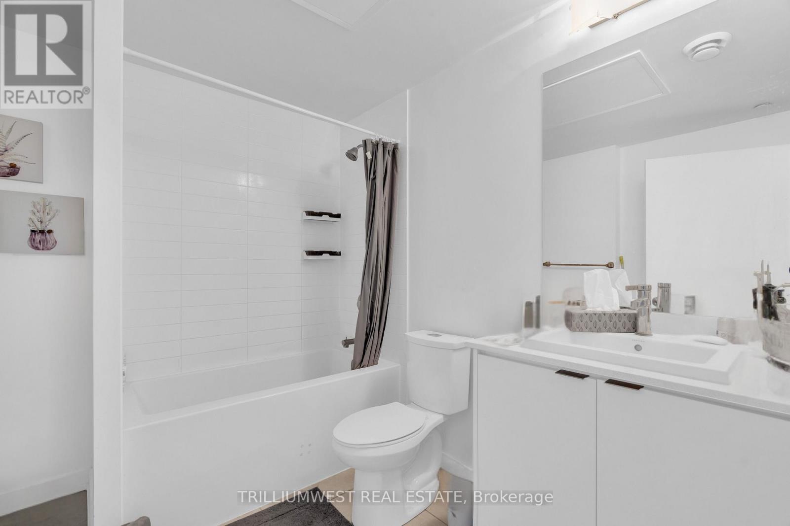 1210 - 55 Duke Street W, Kitchener, Ontario  N2H 0C9 - Photo 12 - X12406798