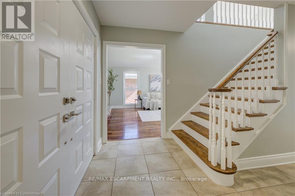 5180 Southgate Avenue, Niagara Falls, Ontario  L2E 7G5 - Photo 3 - X12406819