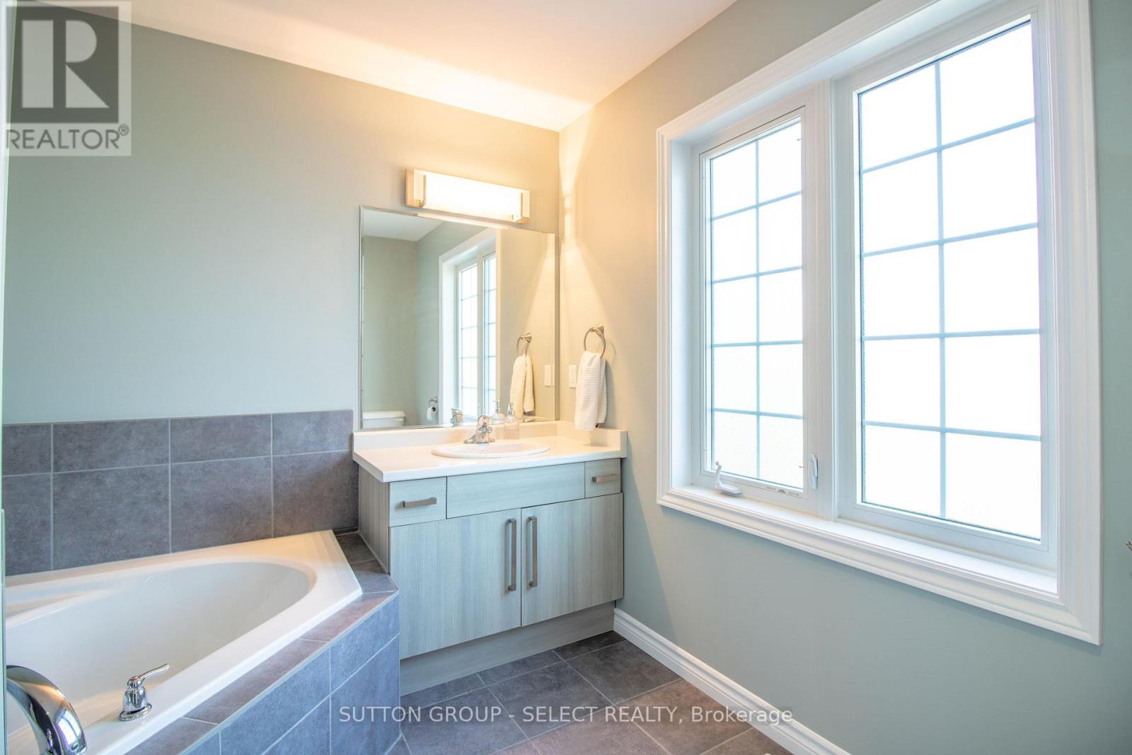 1021 Oakcrossing Gate, London North, Ontario  N6H 0E9 - Photo 19 - X12391596