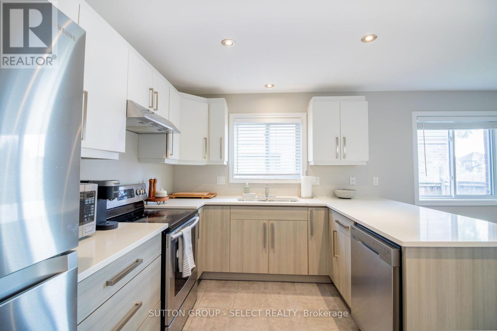1021 Oakcrossing Gate, London North, Ontario  N6H 0E9 - Photo 14 - X12391596