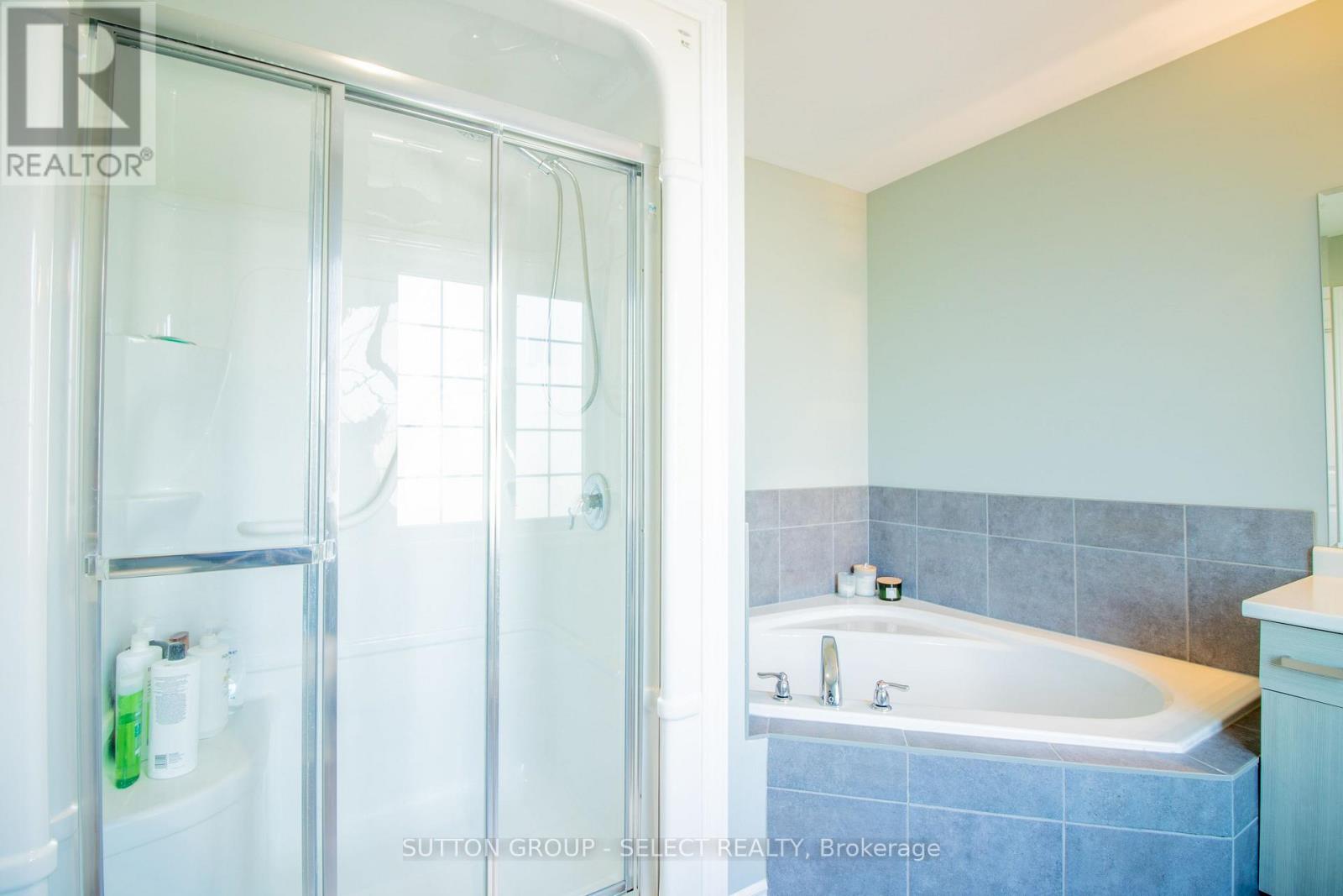 Photo 18 of 27 for 1021 Oakcrossing Gate