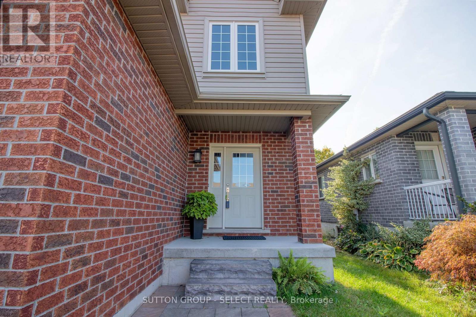 Photo 2 of 27 for 1021 Oakcrossing Gate