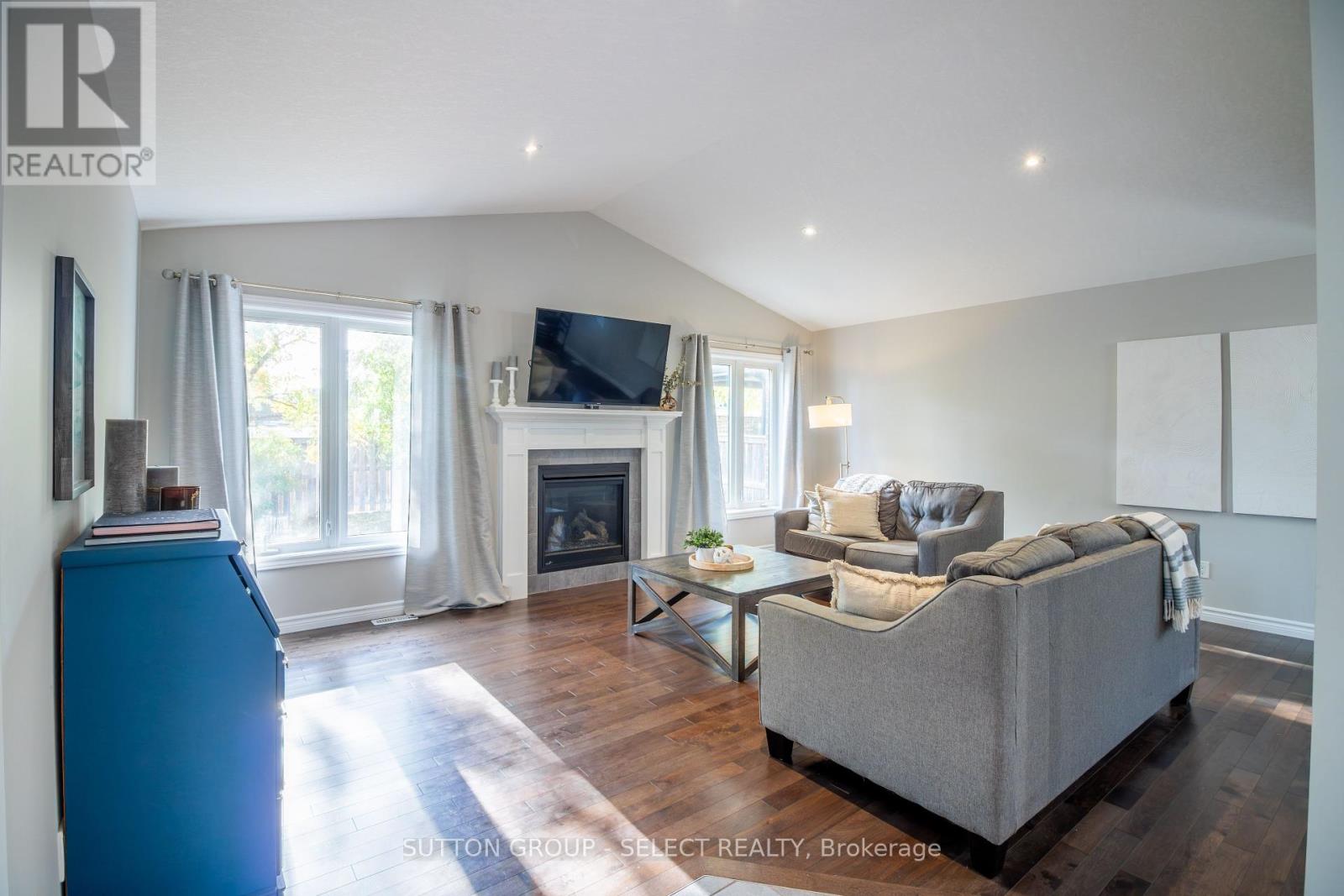 1021 Oakcrossing Gate, London North, Ontario  N6H 0E9 - Photo 8 - X12391596